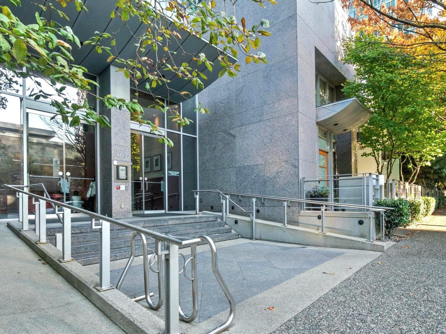 1005 - 1288 W Georgia Street, Vancouver, V6E 4R3 — photo 2