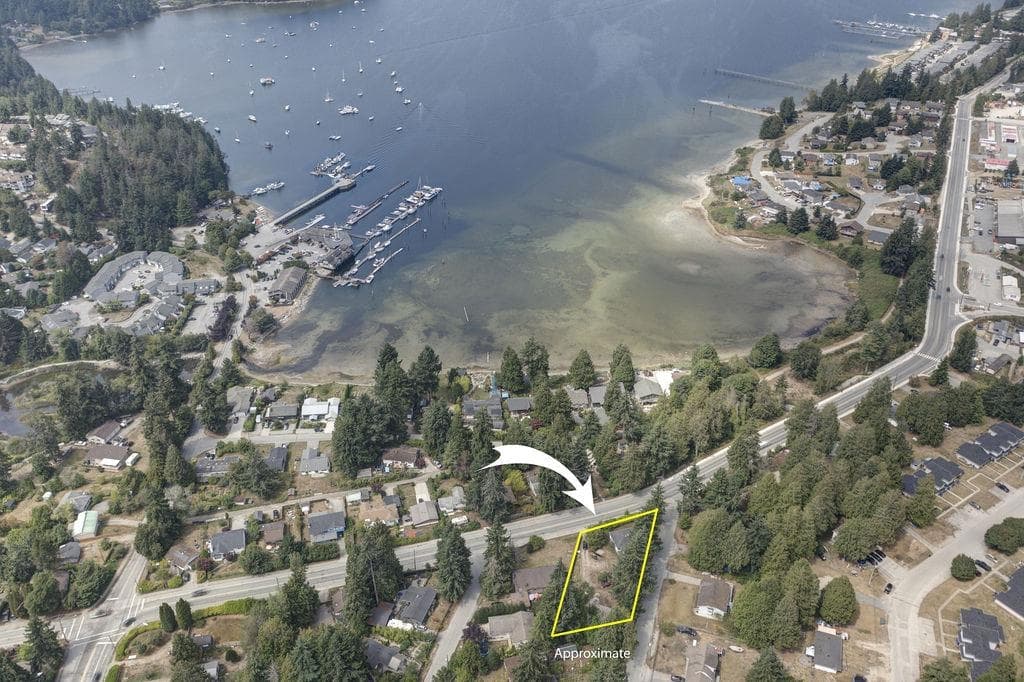 5724 Porpoise Bay Road, Sechelt, V0N 3A3 — photo 1
