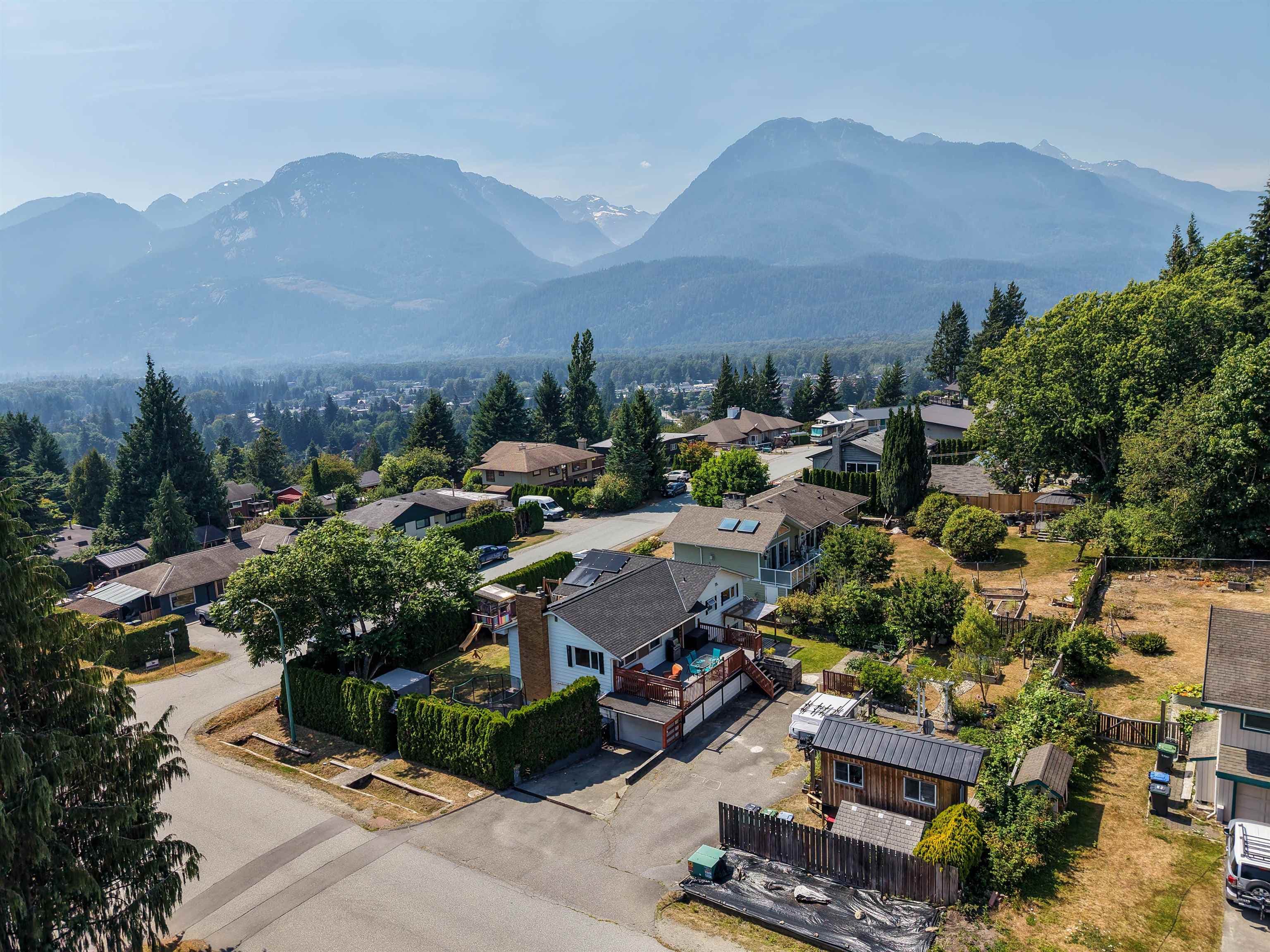 40256 Ayr Drive, Squamish, V0N 1T0 — photo 1