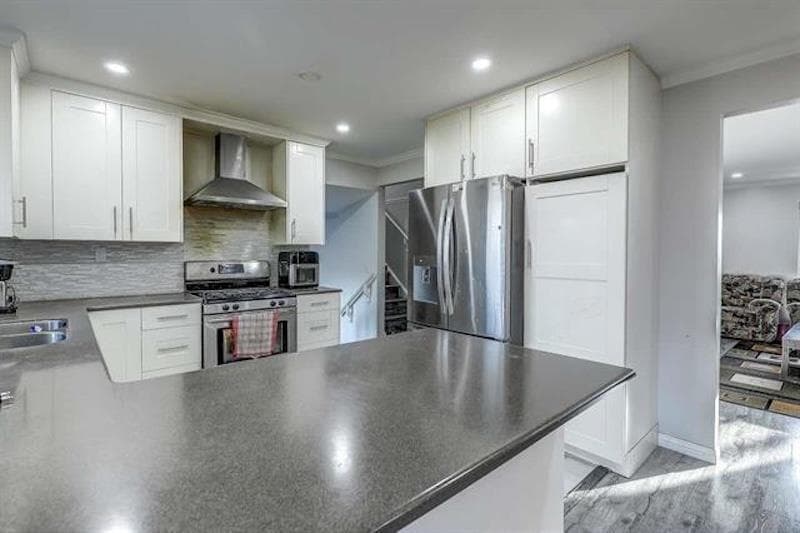 32275 Clinton Avenue, Abbotsford, V2T 5B3 — photo 4