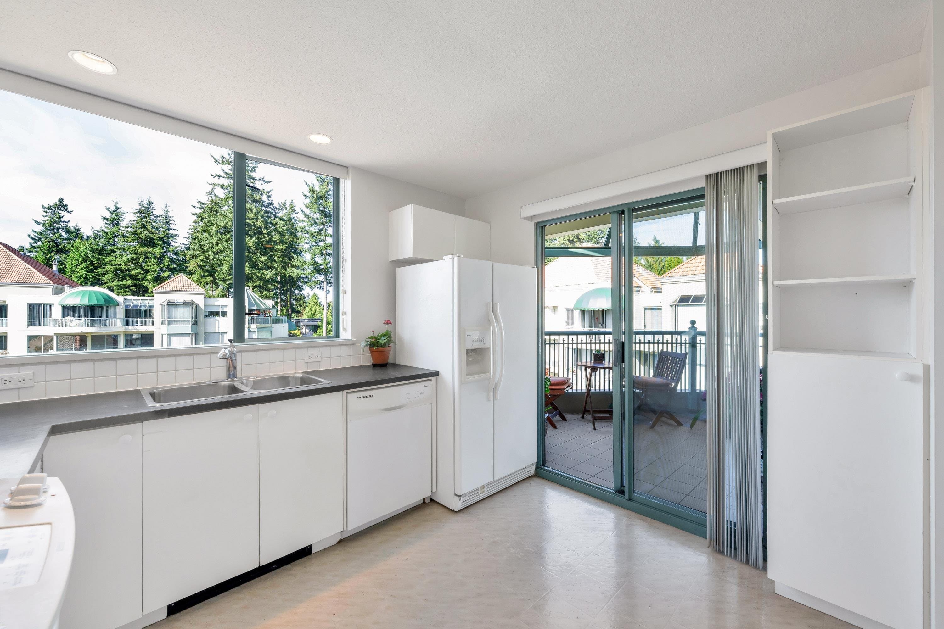 402 - 1765 Martin Drive, Surrey, V4A 9T6 — photo 3