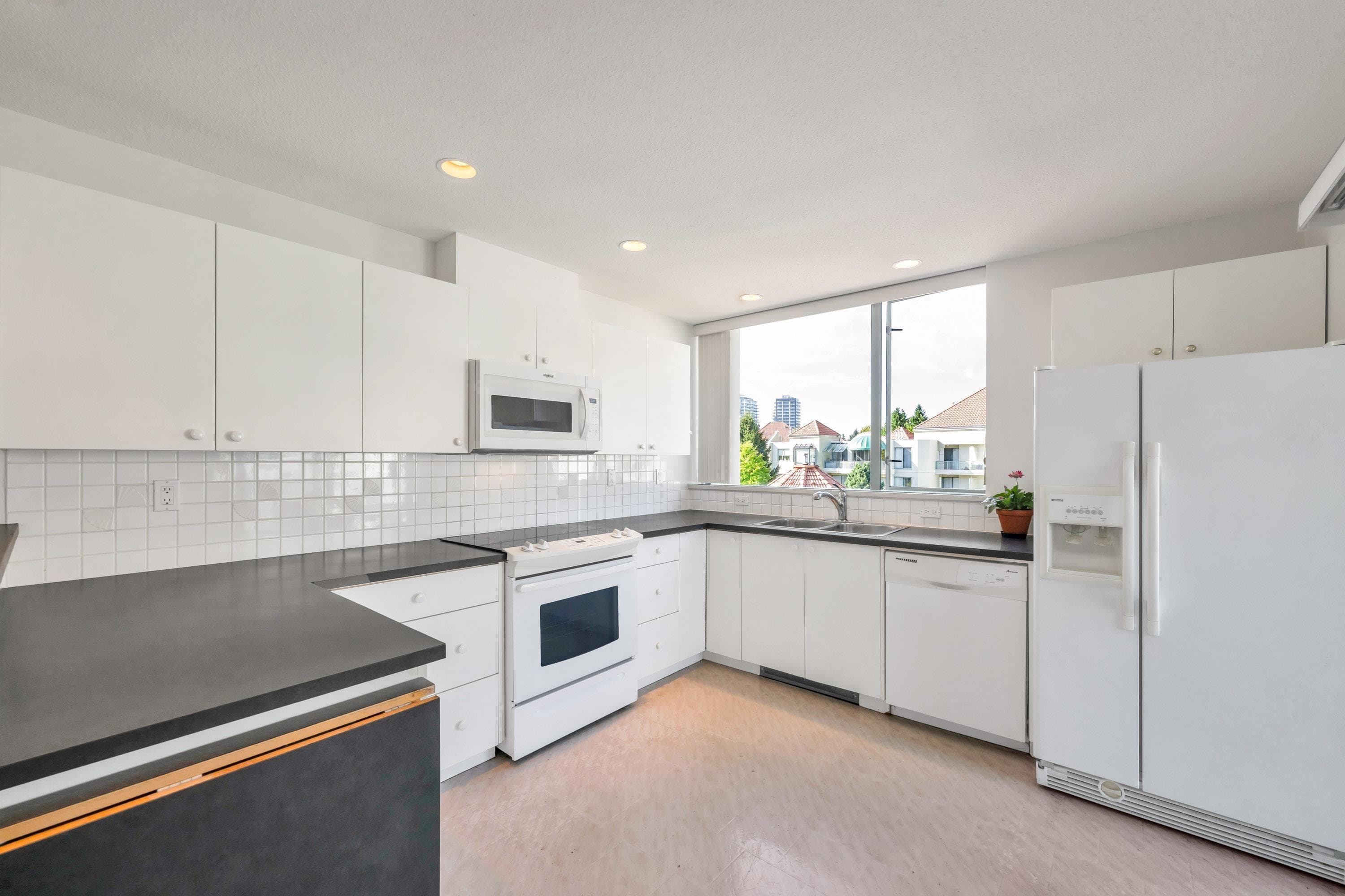 402 - 1765 Martin Drive, Surrey, V4A 9T6 — photo 4