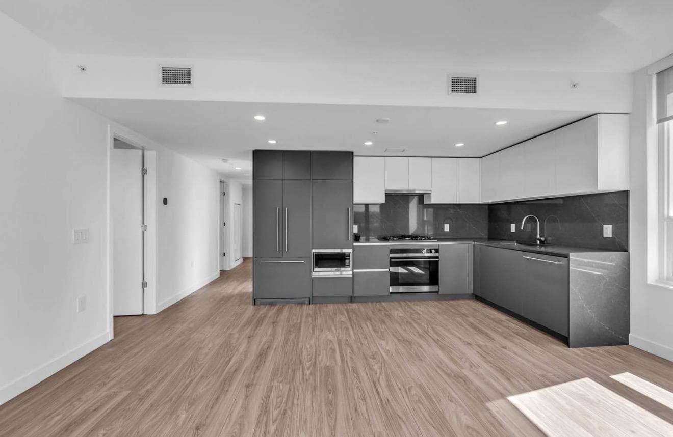 2135 Springer Avenue, Burnaby, V5B 0C1 — photo 2