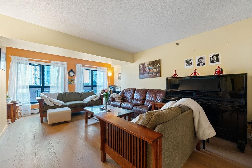 404 - 238 Alvin Narod Mews, Vancouver, V6B 5Z3 — photo 2