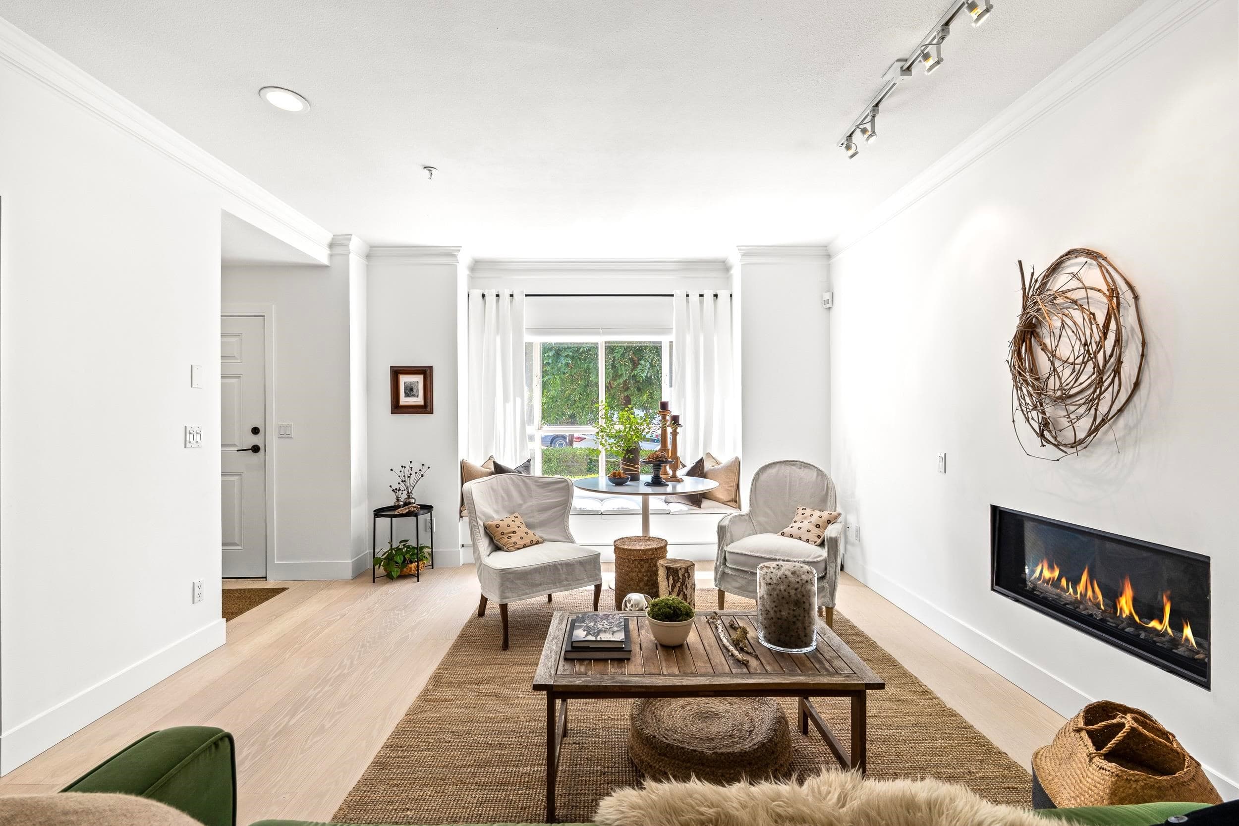 2 - 258 W 14th Street, North Vancouver, V7M 1P3 — photo 2
