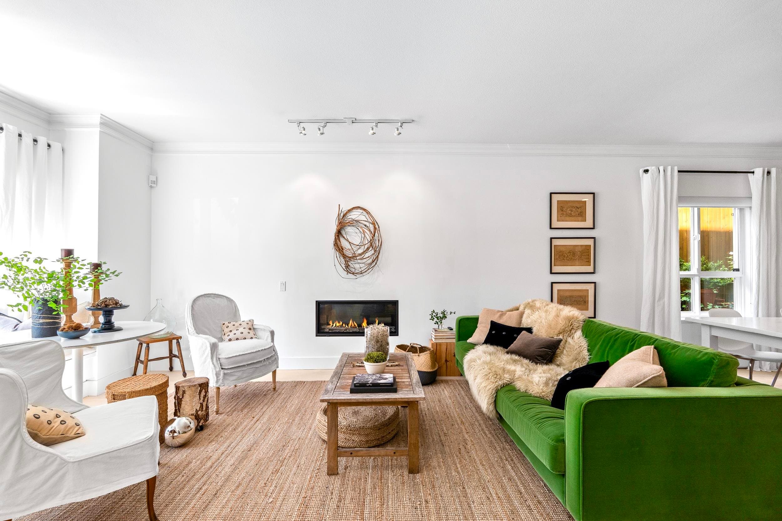 2 - 258 W 14th Street, North Vancouver, V7M 1P3 — photo 1
