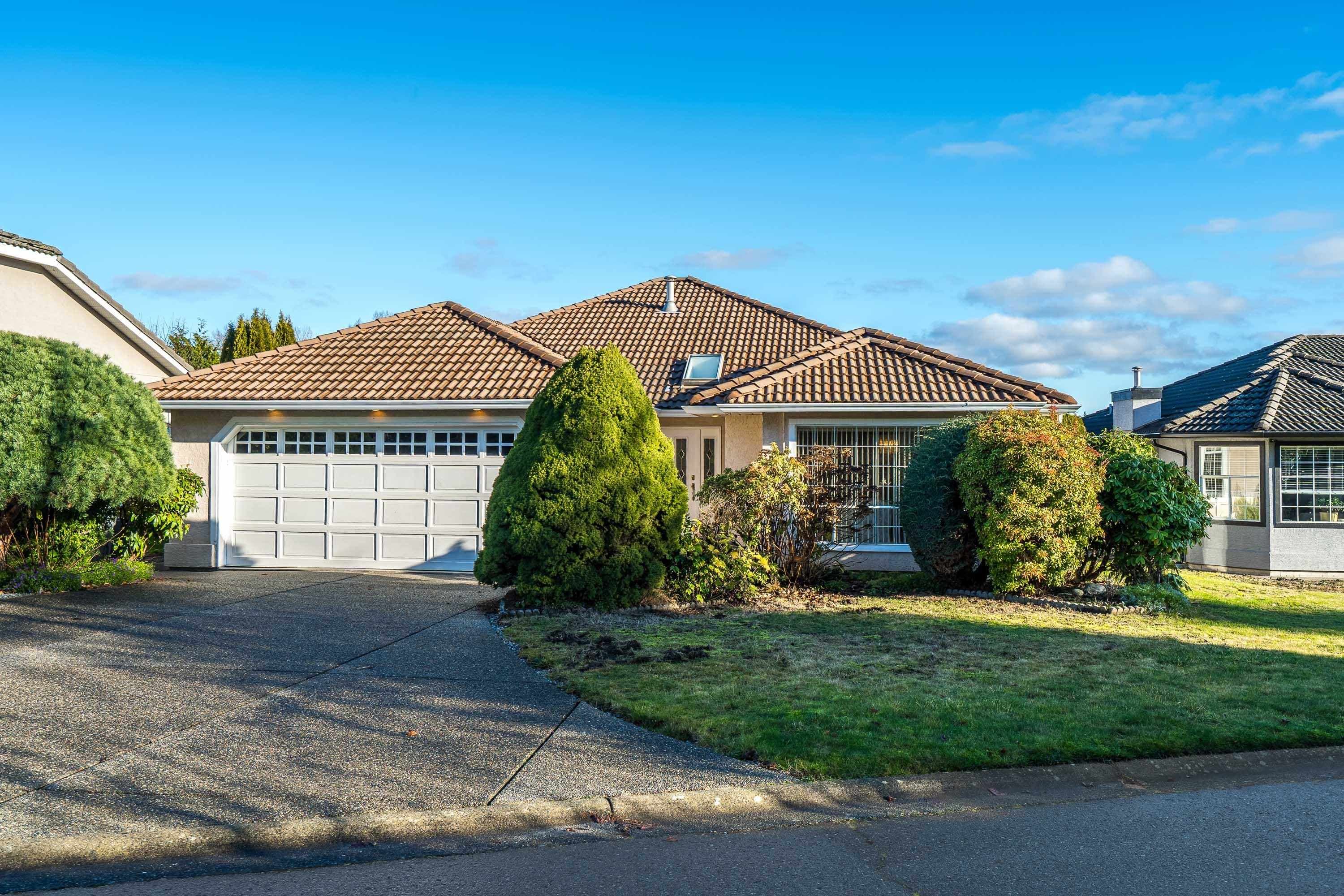 1035 King George Boulevard, Surrey, V4A 9S7 — photo 1