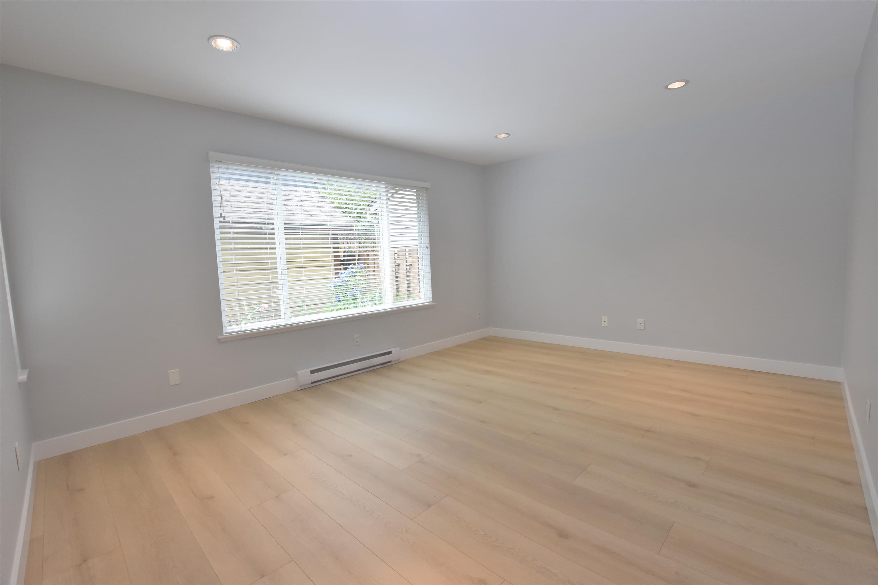 15402 96a Avenue, Surrey, V3R 7H2 — photo 2