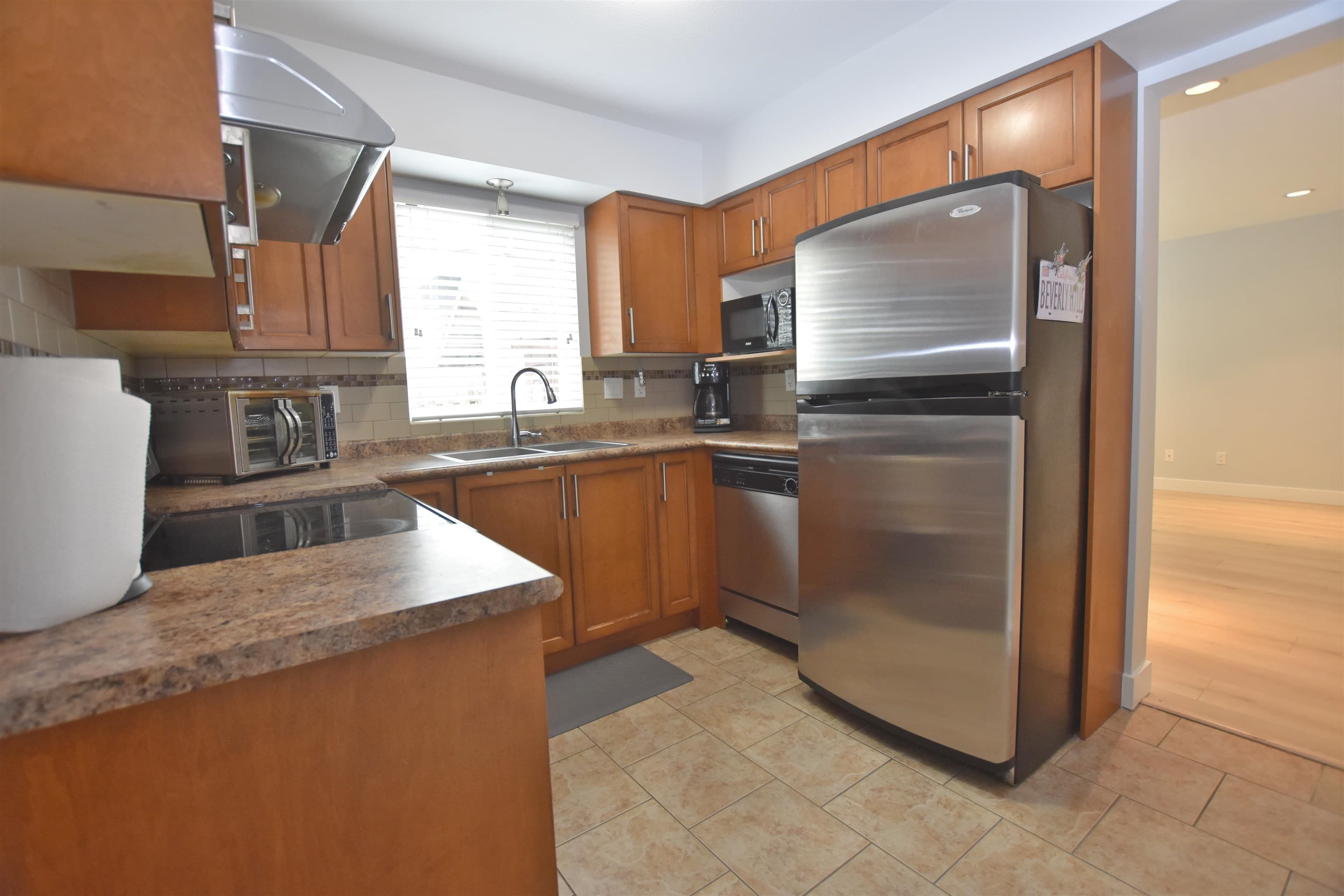 15402 96a Avenue, Surrey, V3R 7H2 — photo 3
