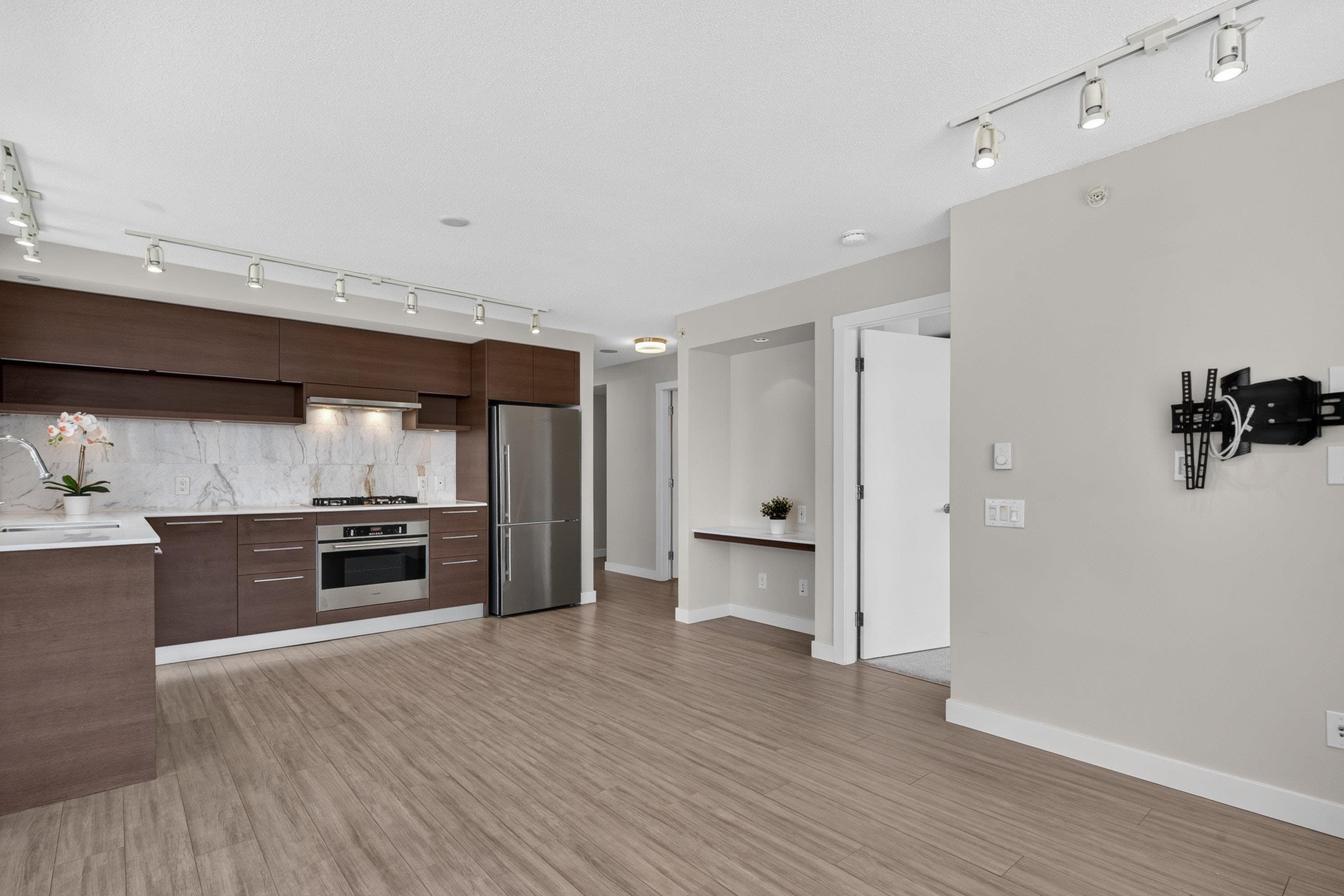 1402 - 570 Emerson Street, Coquitlam, V3J 0G4 — photo 4