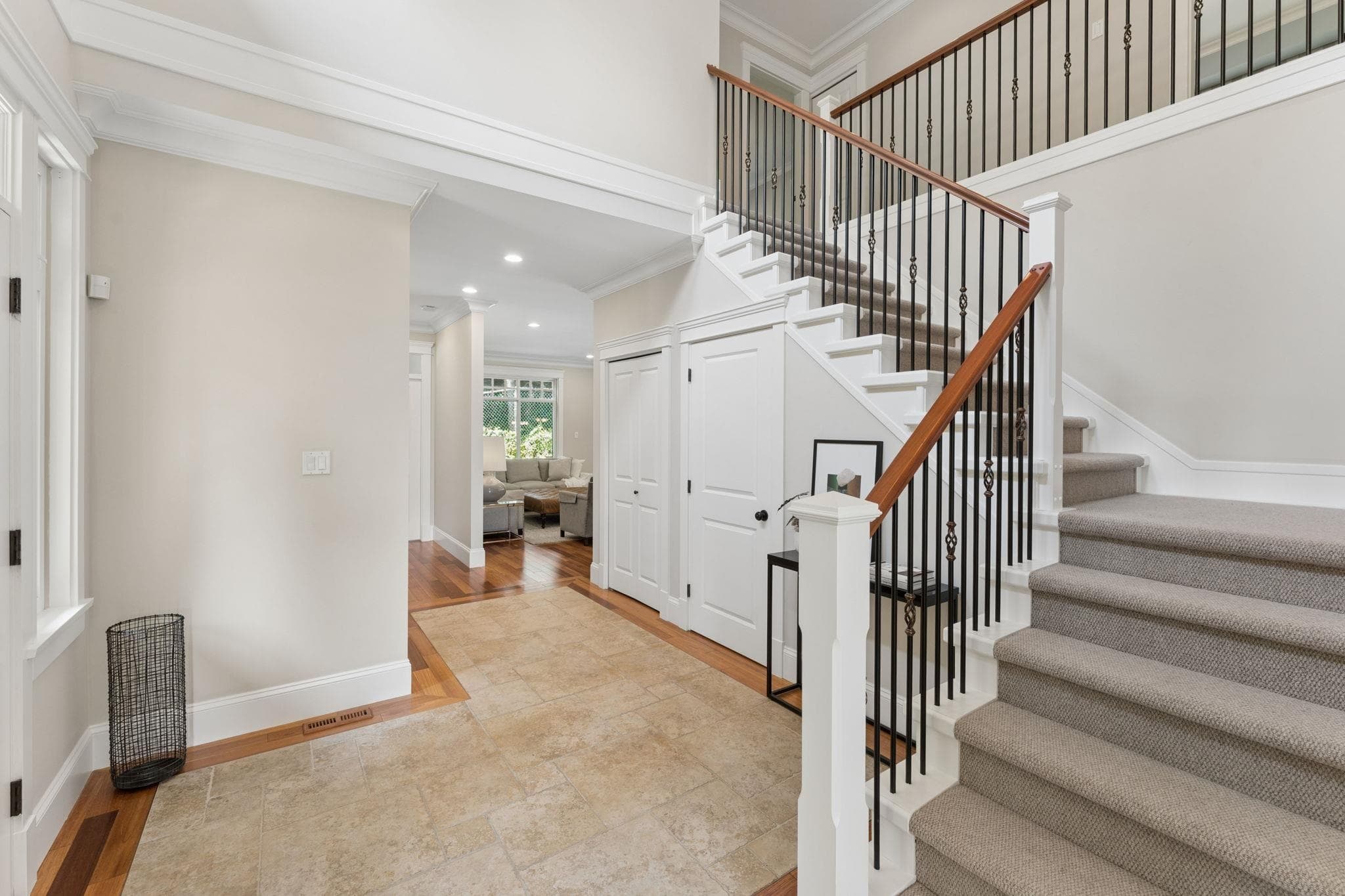 4904 Chalet Place, North Vancouver, V7R 4X4 — photo 3