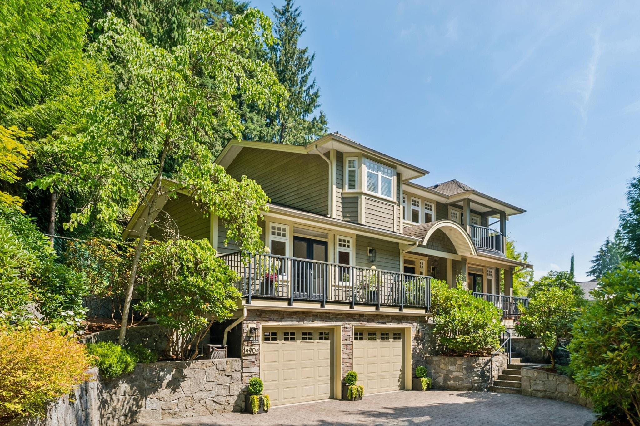 4904 Chalet Place, North Vancouver, V7R 4X4 — photo 1