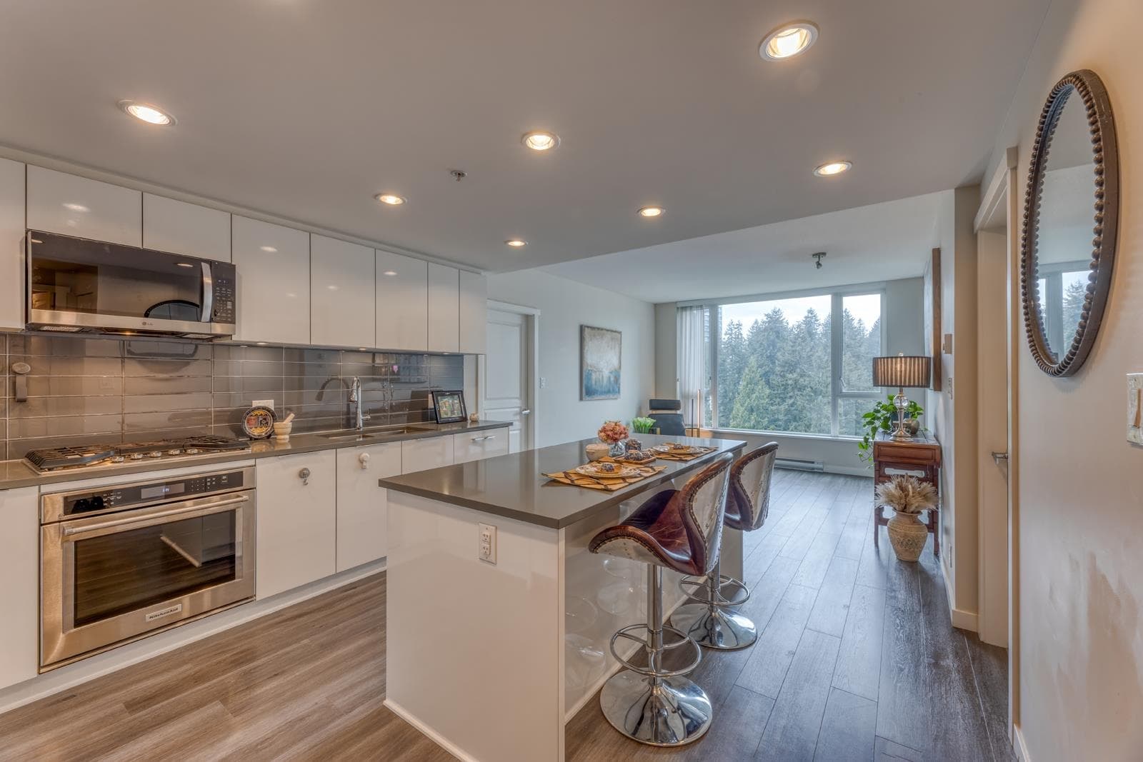 1004 - 3100 Windsor Gate, Coquitlam, V3B 0P3 — photo 2