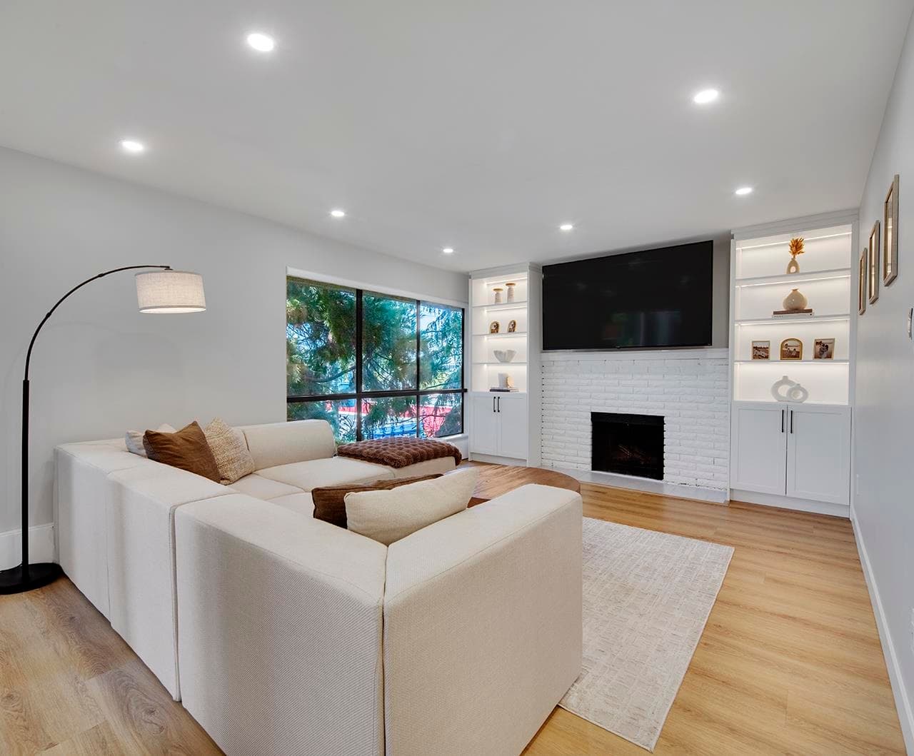 303 - 1877 W 5th Avenue, Vancouver, V6J 1P5 — photo 1