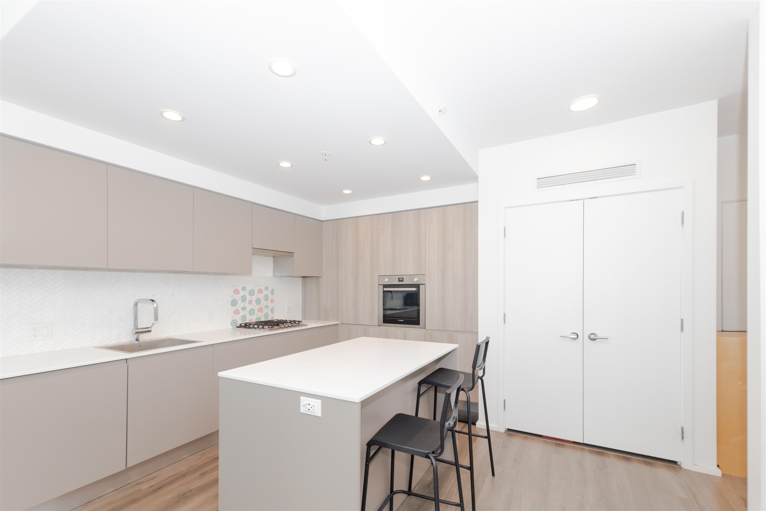 1604 - 3833 Evergreen Place, Burnaby, V3J 0M2 — photo 2