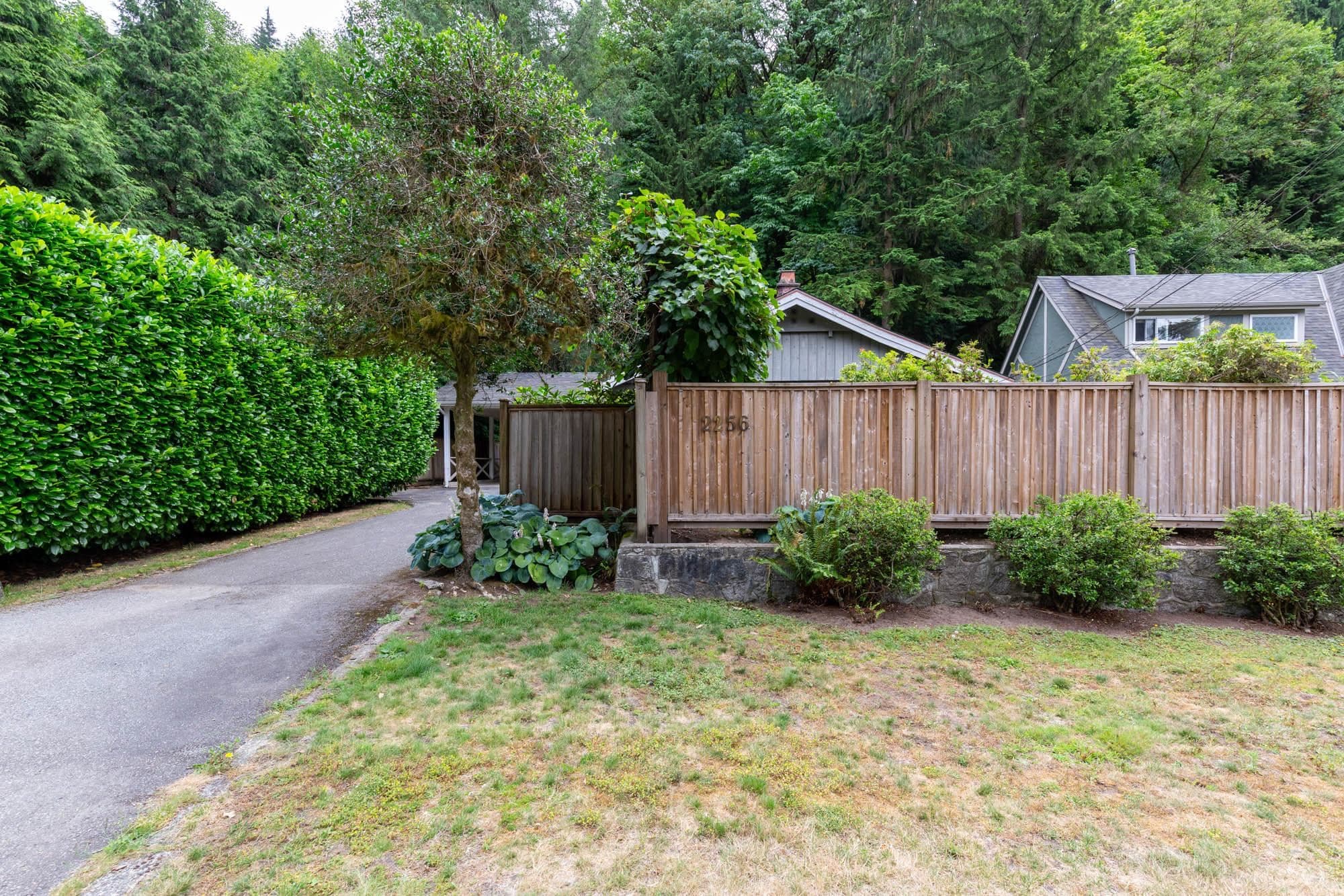 2256 Chapman Way, North Vancouver, V7H 1W1 — photo 2