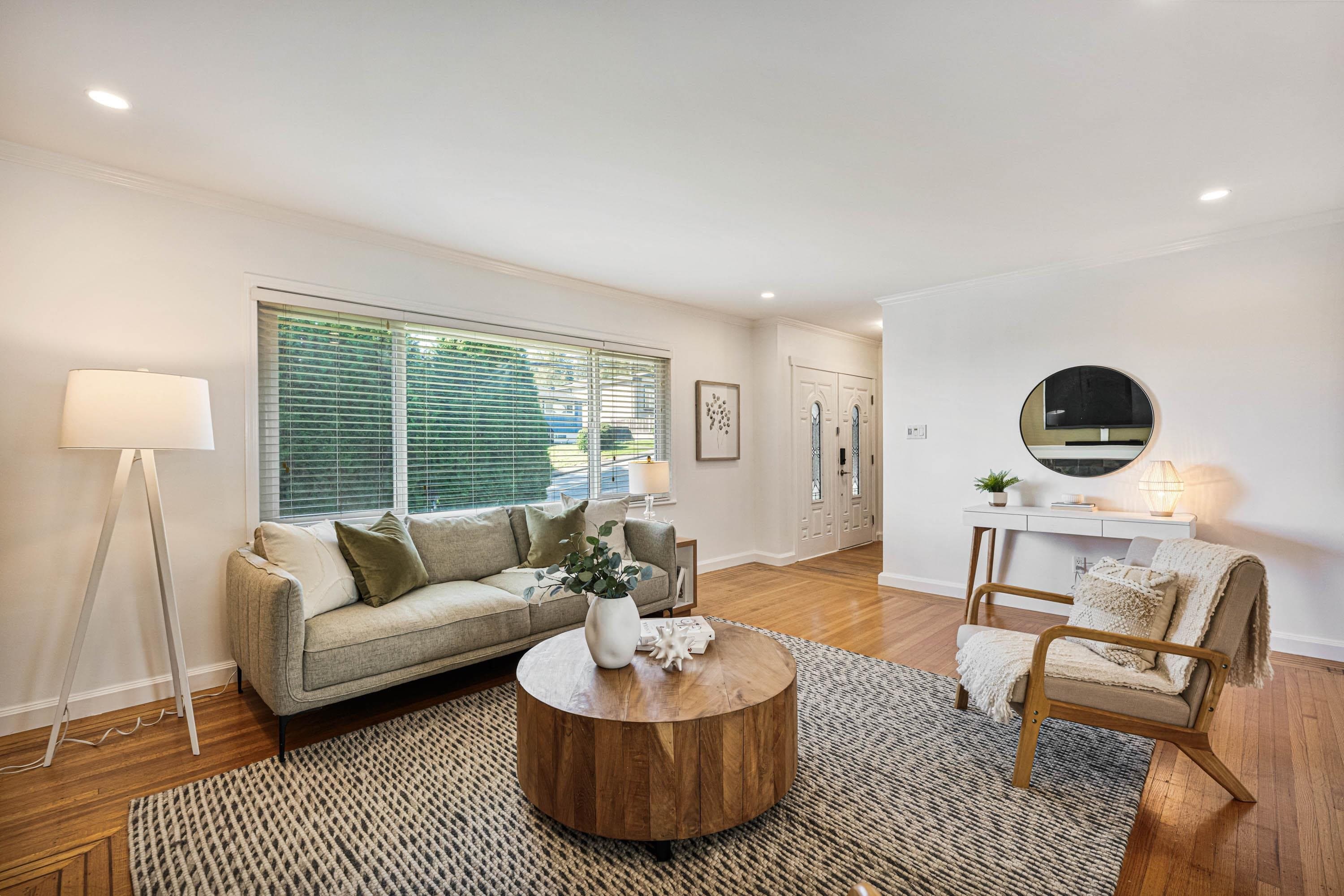 8326 Royal Oak Avenue, Burnaby, V5J 4L2 — photo 4