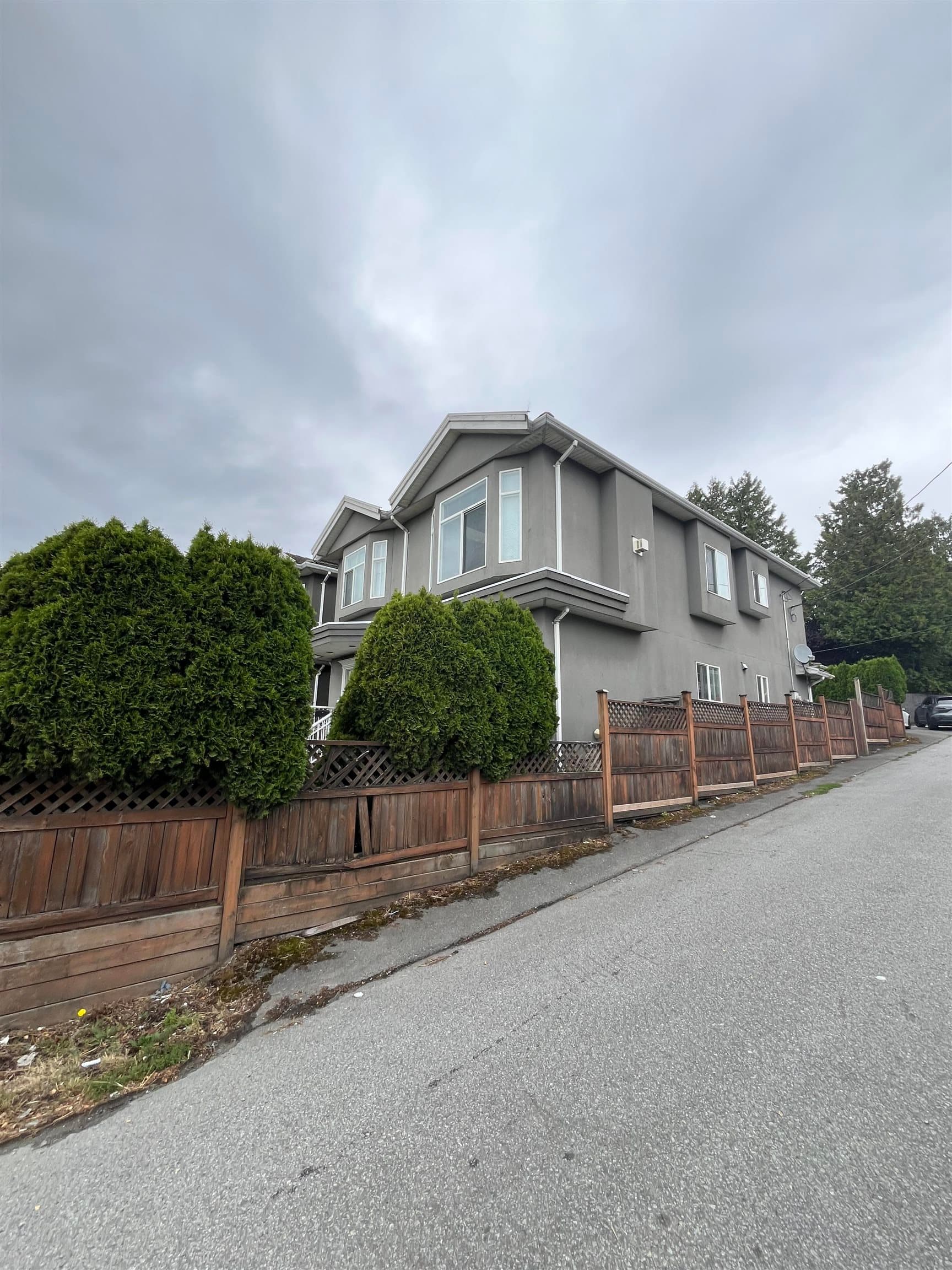 1689 SE Marine Drive, Vancouver, V5P 2R5 — photo 2