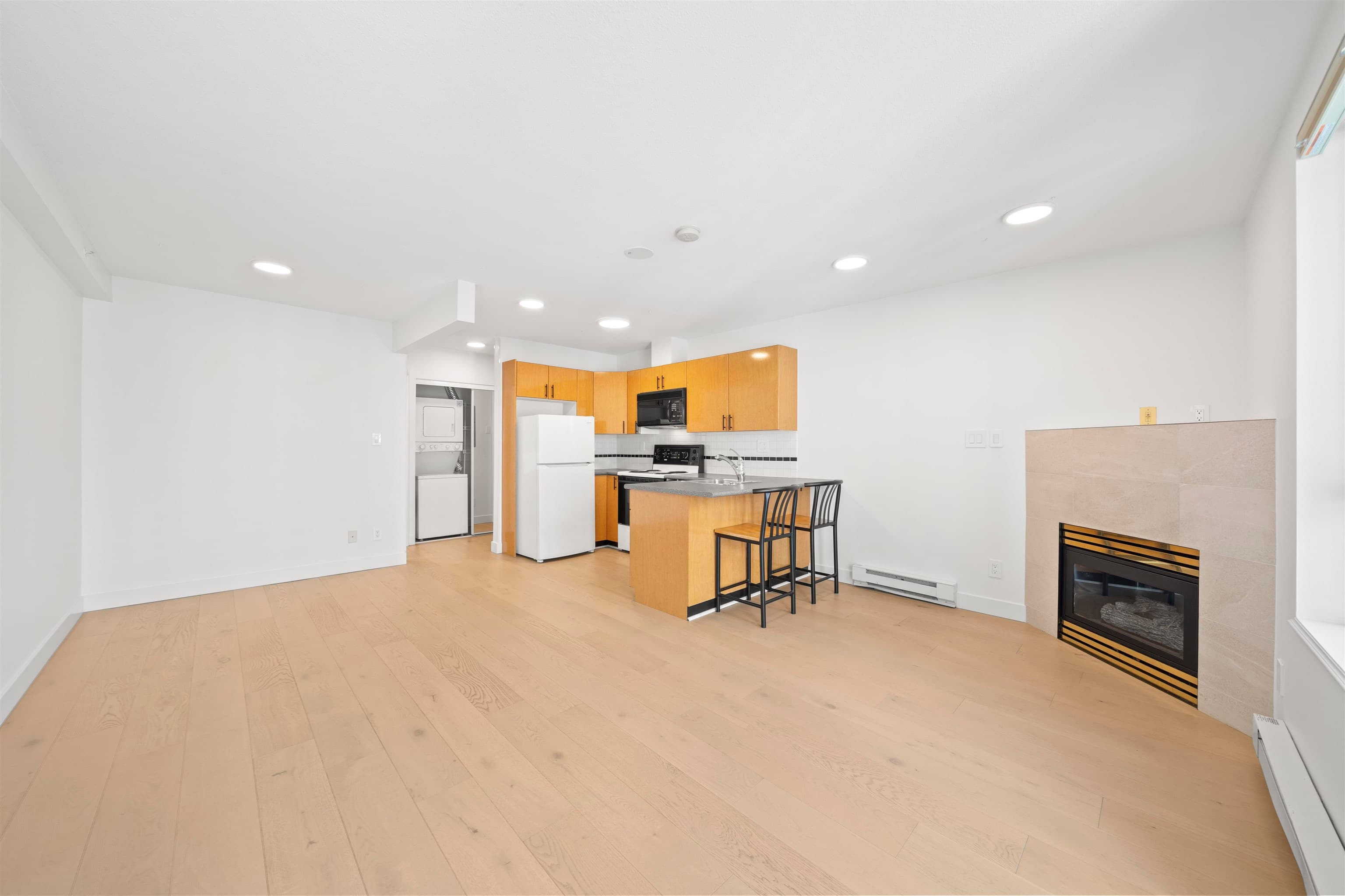 1610 - 939 Homer Street, Vancouver, V6B 2W6 — photo 2