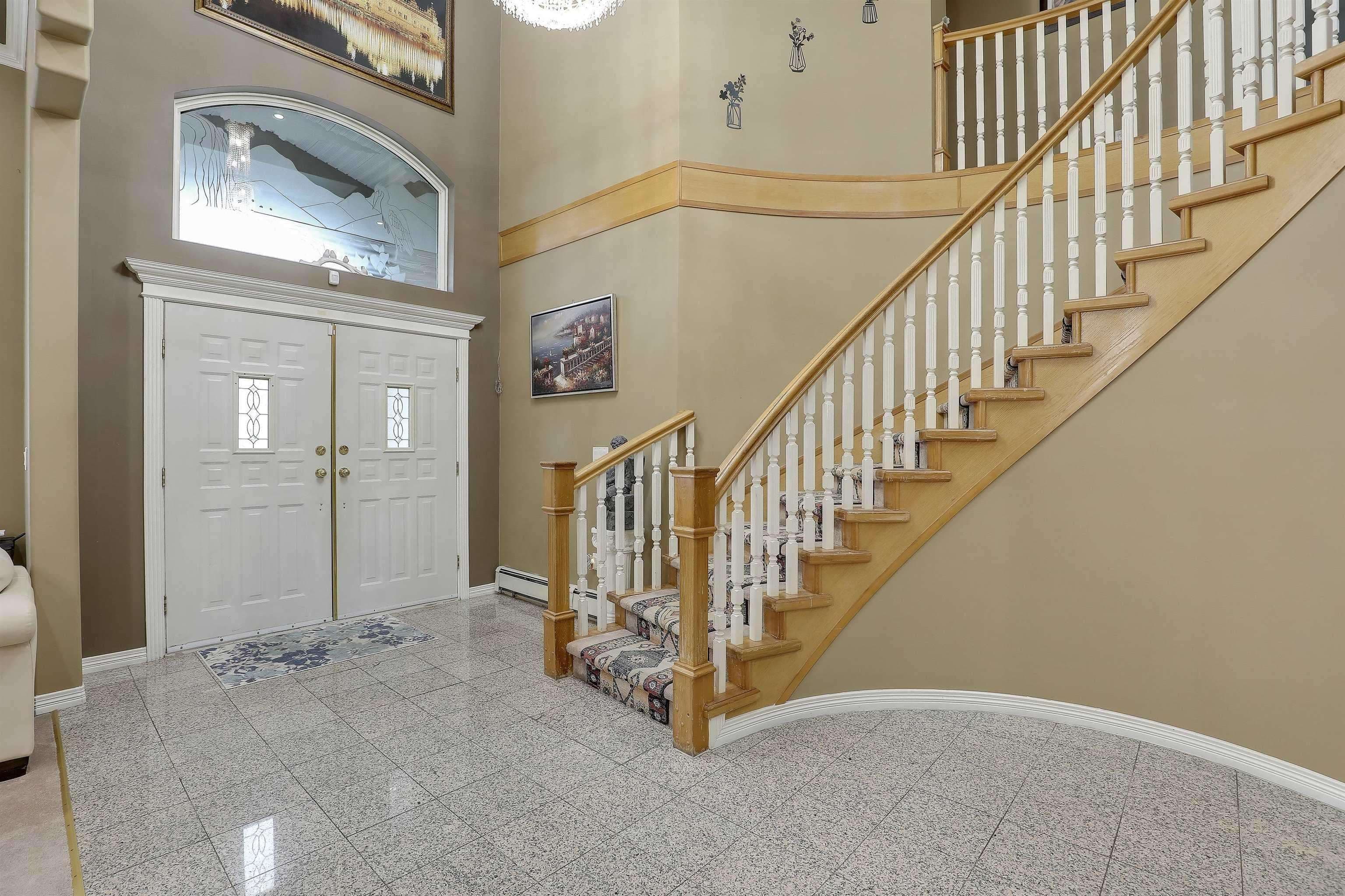 6125 132a Street, Surrey, V3X 3J6 — photo 2