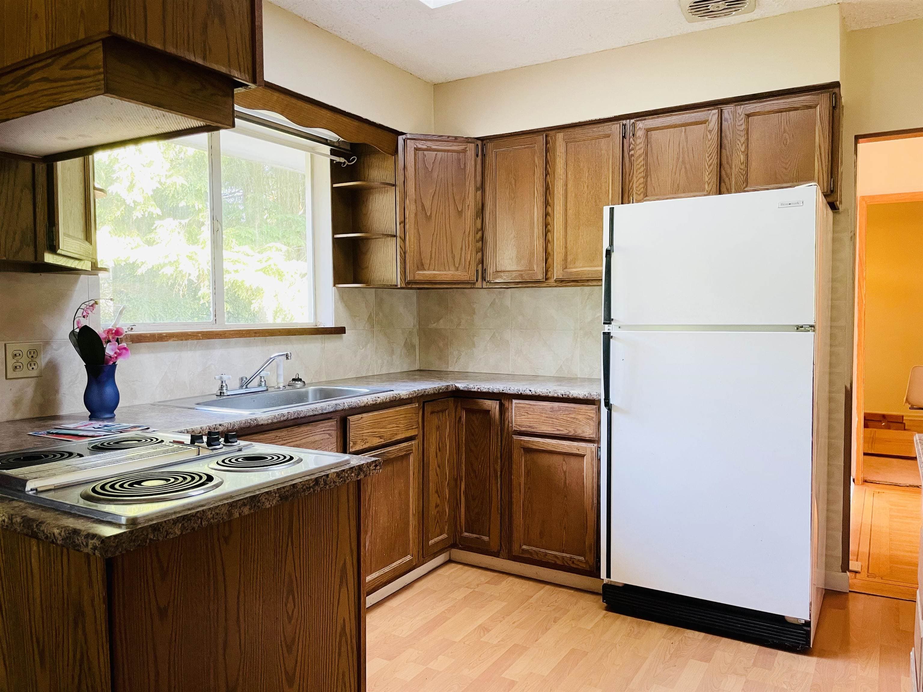697 Fairview Street, Coquitlam, V3J 4B3 — photo 4