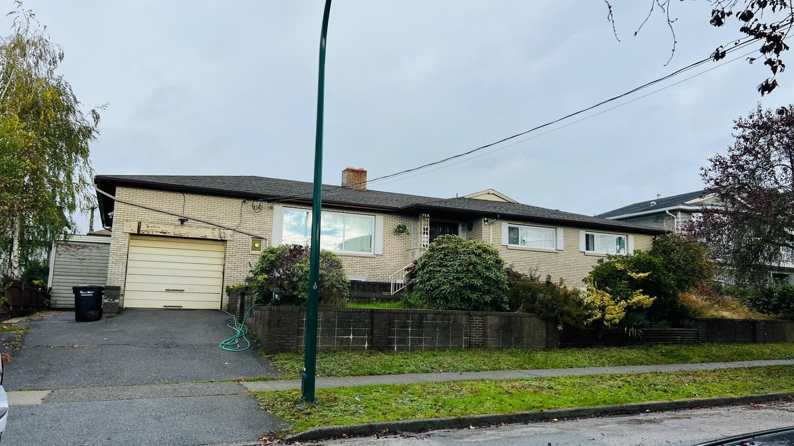 753 E 55th Avenue, Vancouver, V5X 1N8 — photo 1