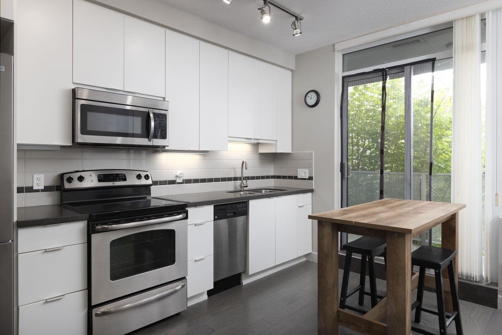 307 - 9025 Highland Court, Burnaby, V5A 0A8 — photo 2