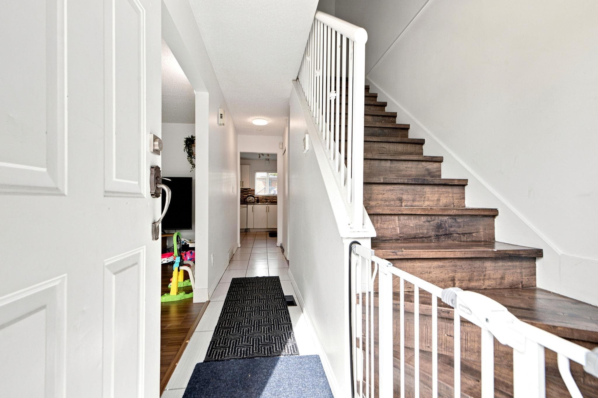 9443 132a Street, Surrey, V3V 6W3 — photo 5