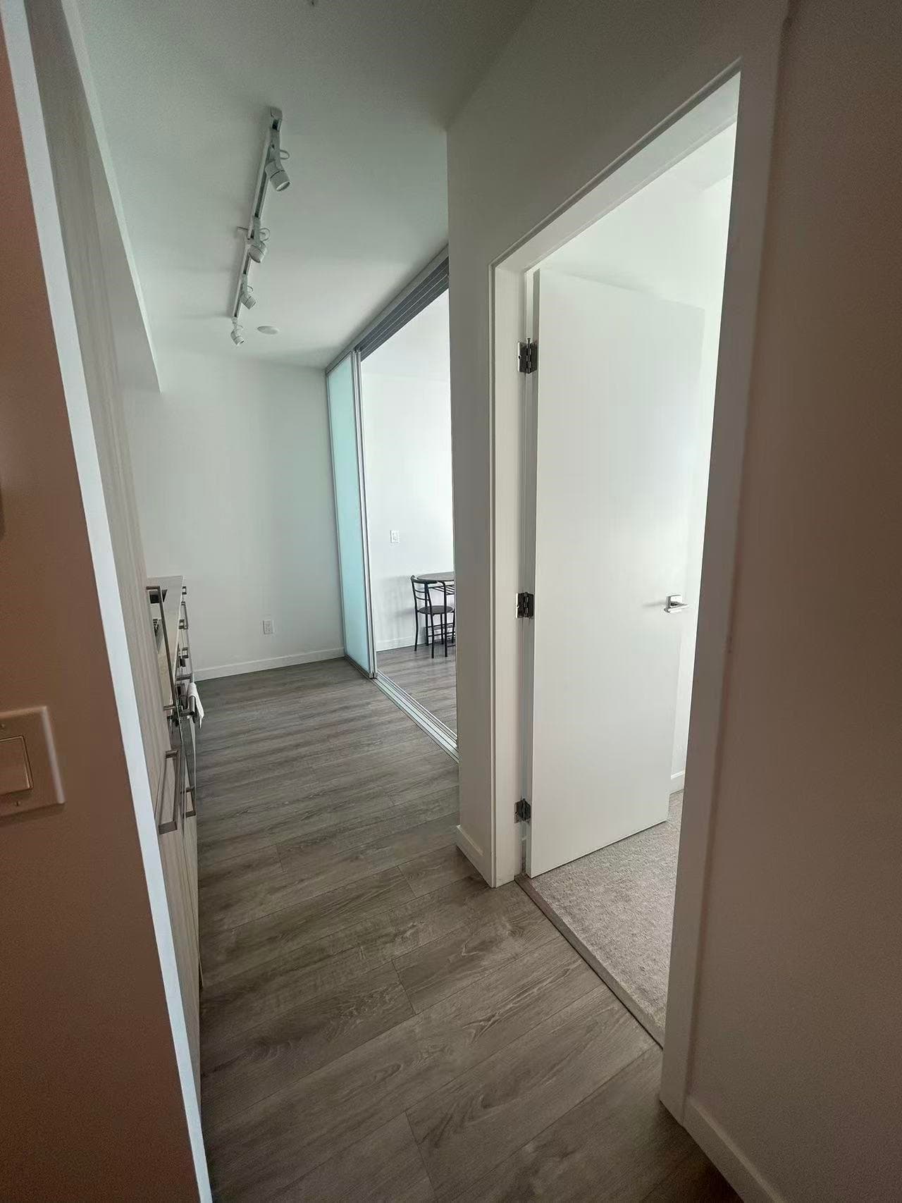 1301 - 13350 Central Avenue, Surrey, V3T 0S1 — photo 5