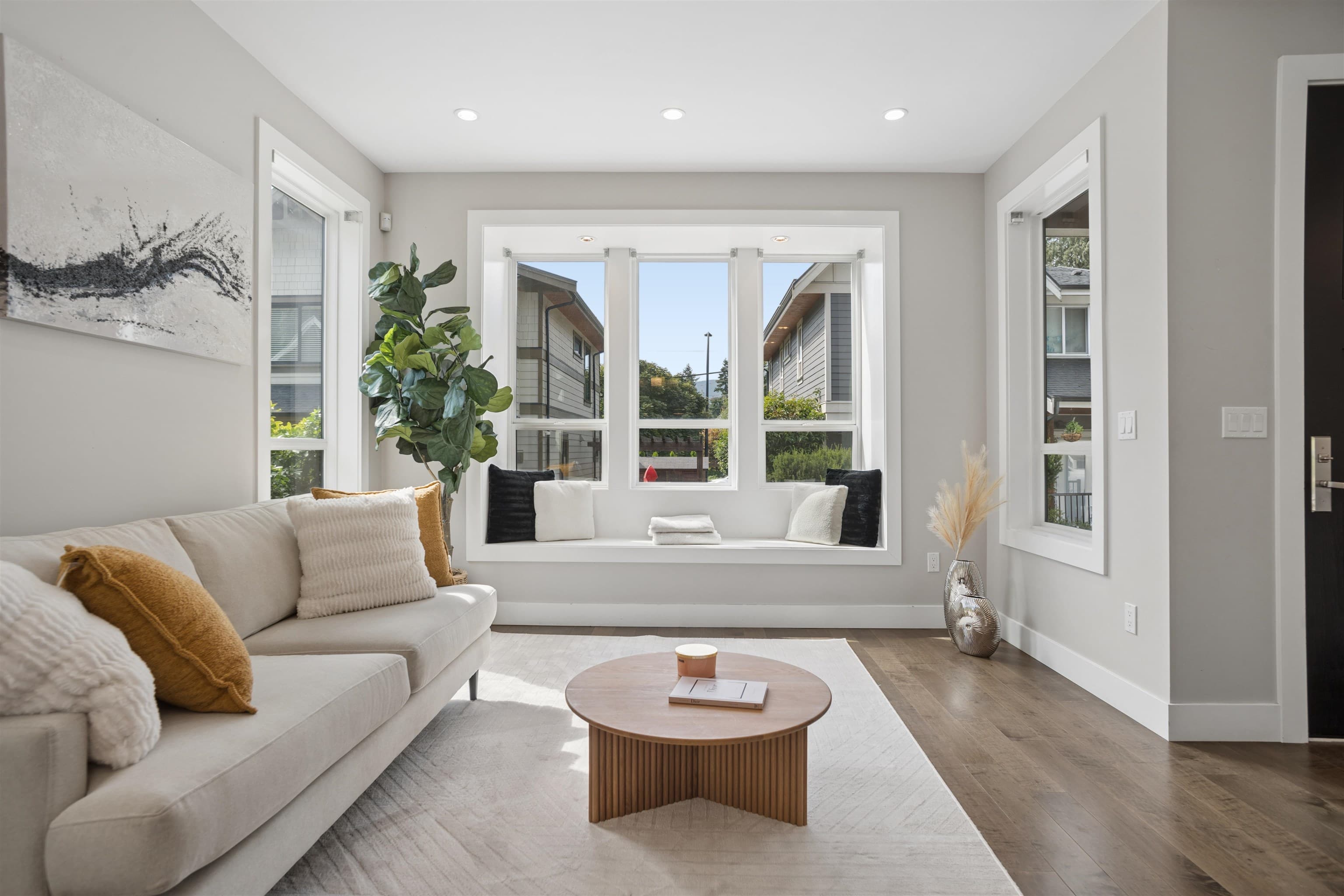 2020 Carson Court, North Vancouver, V7M 0E1 — photo 5