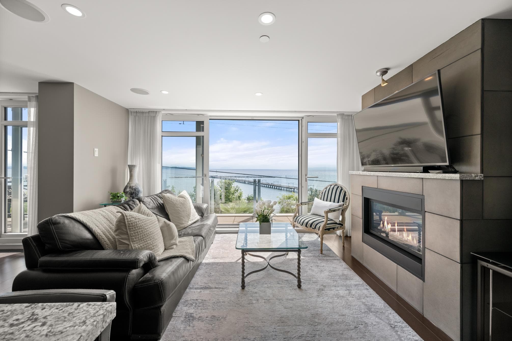 201 - 15097 Marine Drive, White Rock, V4B 1C5 — photo 2