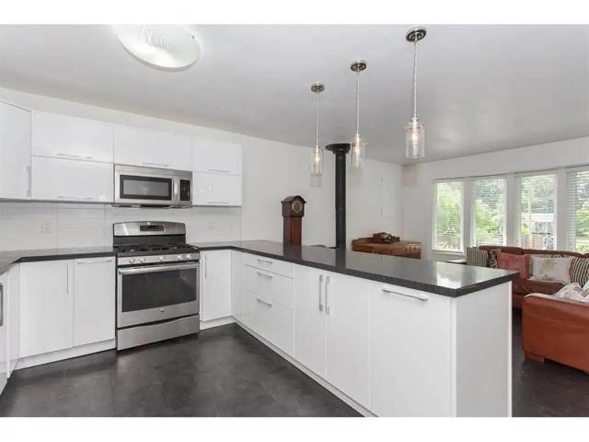 7902 Burdock St, Mission, V2V 4Y1 — photo 5