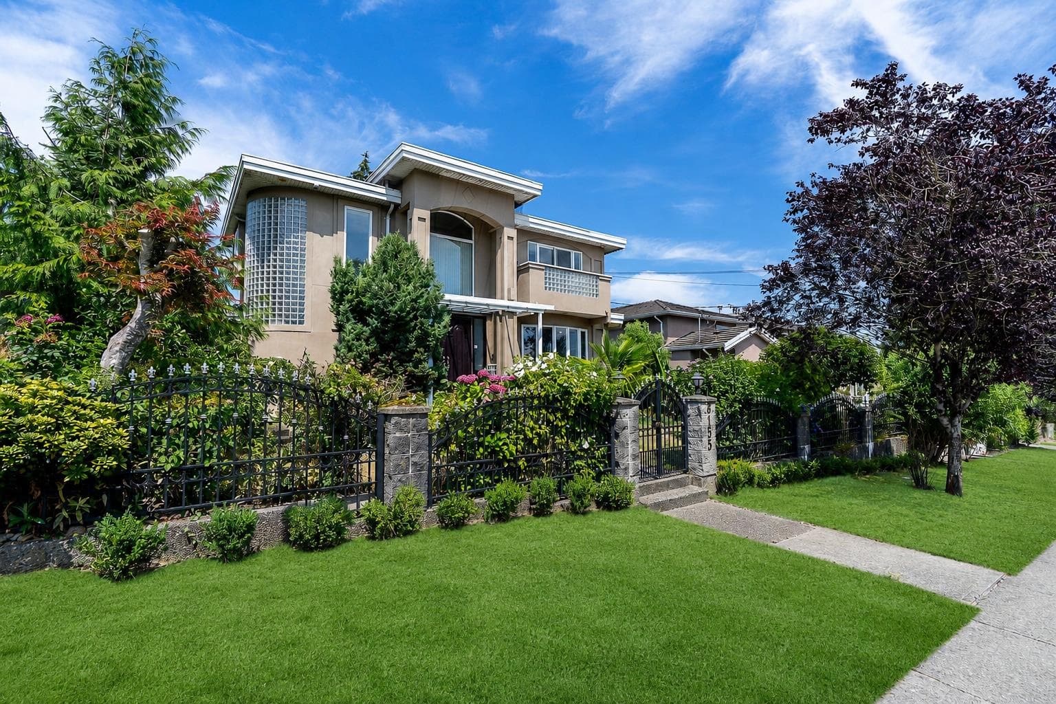 8155 15th Avenue, Burnaby, V3N 1X4 — photo 2