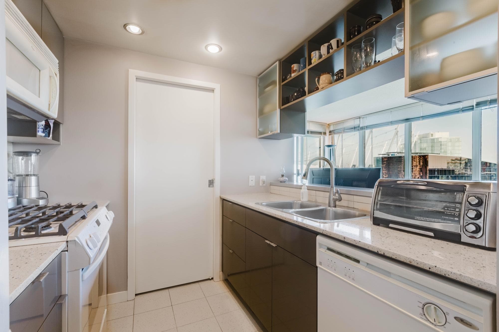 2305 - 928 Beatty Street, Vancouver, V6Z 3G6 — photo 2