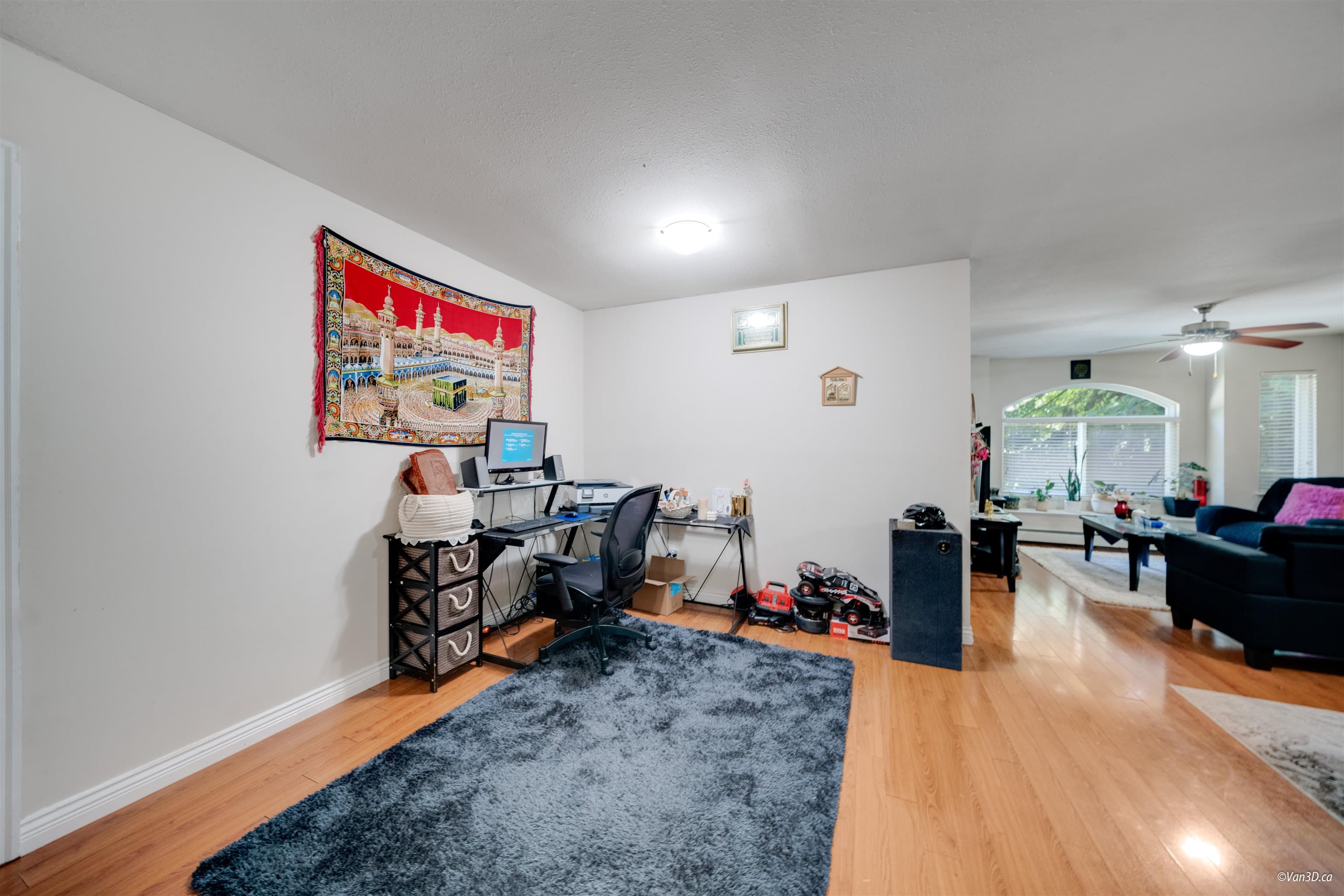 8863 King George Boulevard, Surrey, V3V 5V6 — photo 3