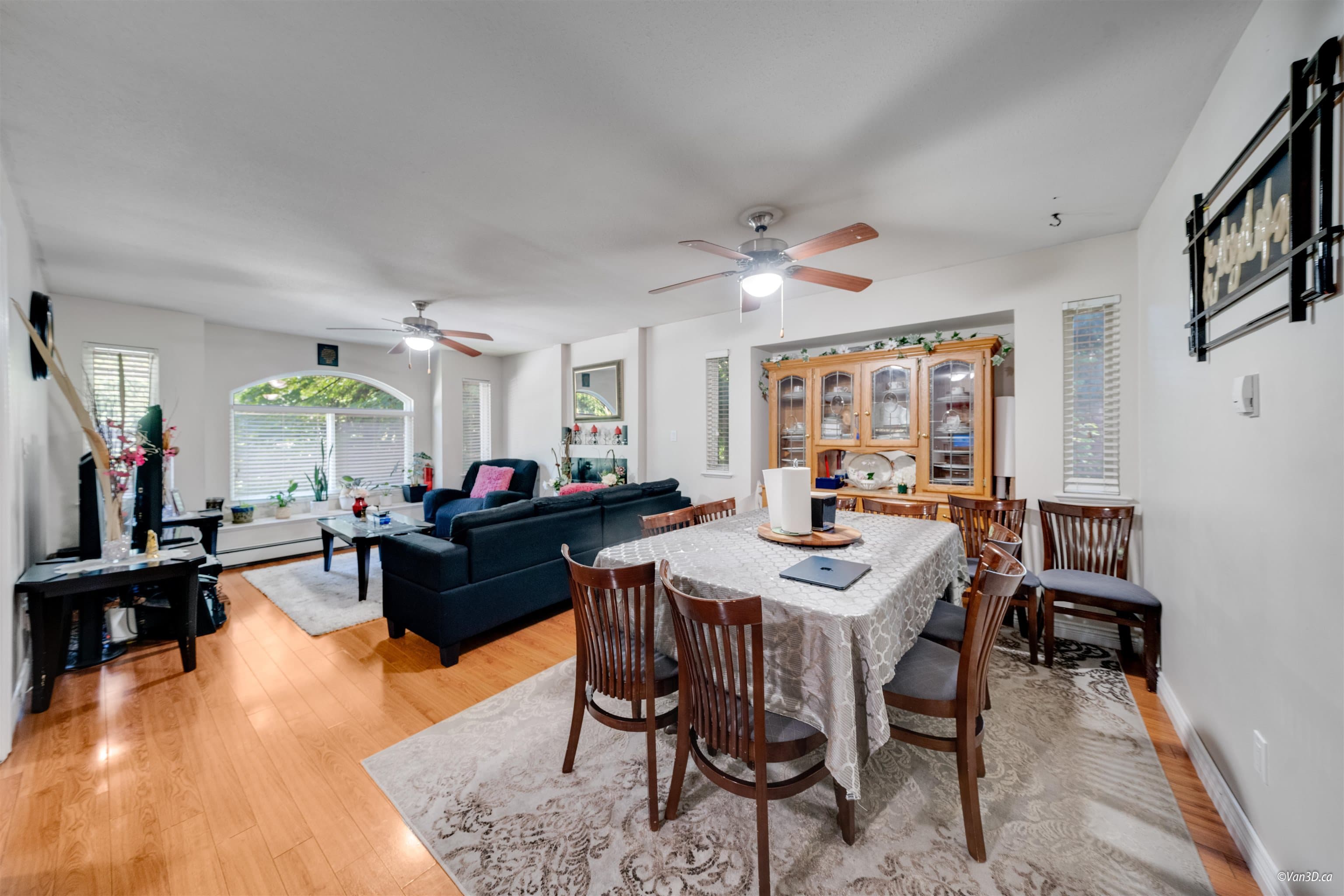 8863 King George Boulevard, Surrey, V3V 5V6 — photo 4