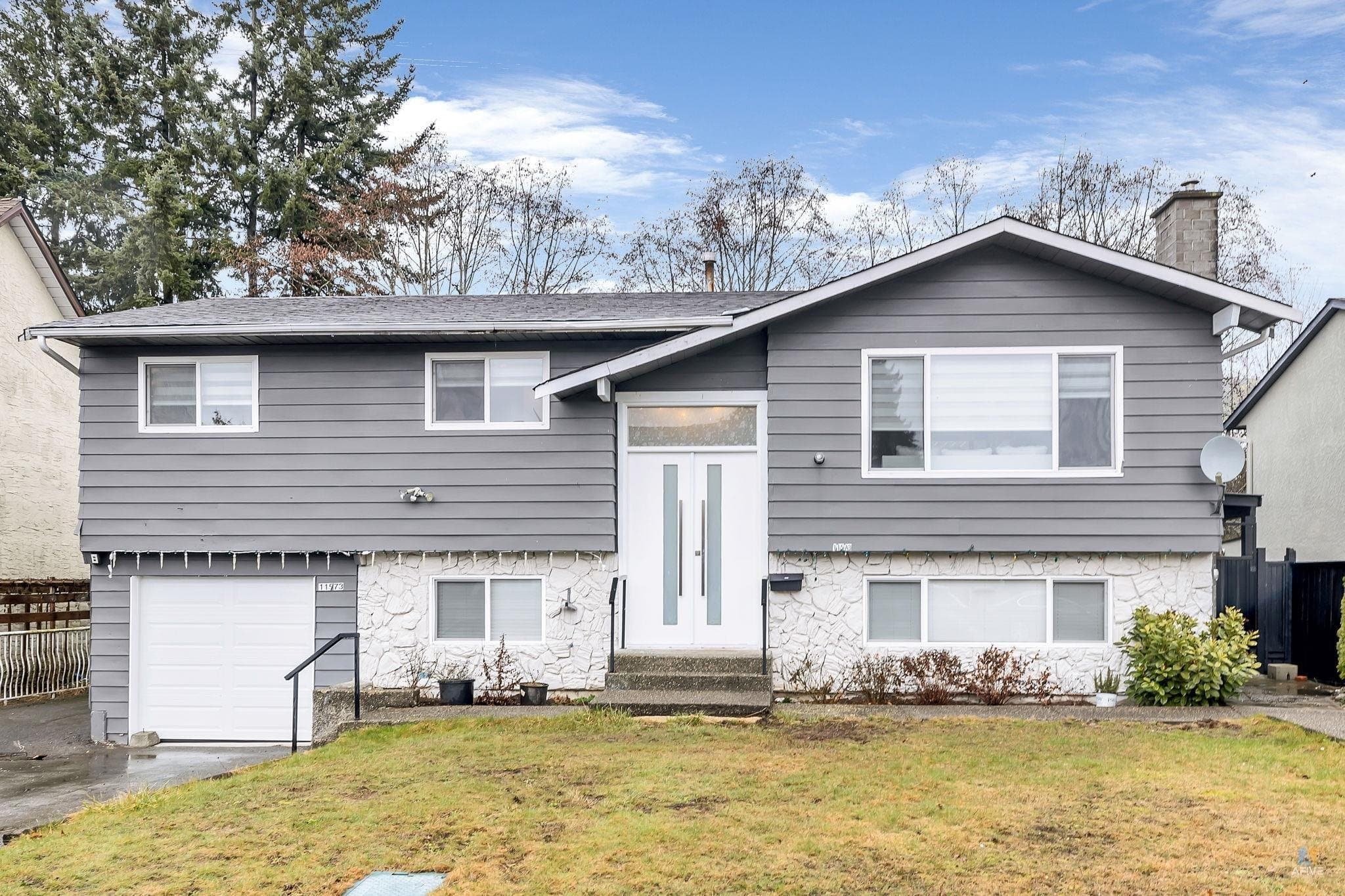 11573 73a Avenue, Delta, V4C 6Y5 — photo 1