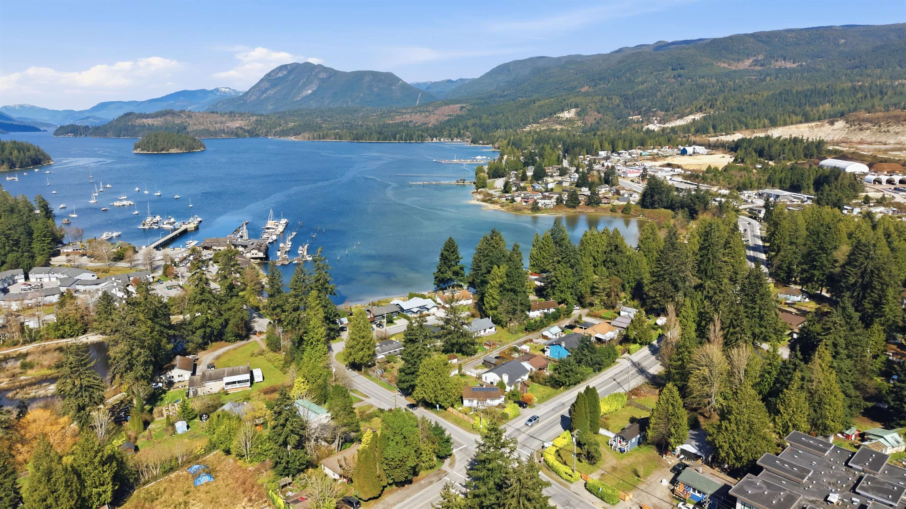 5689 Porpoise Bay Road, Sechelt, V0N 1V0 — photo 3