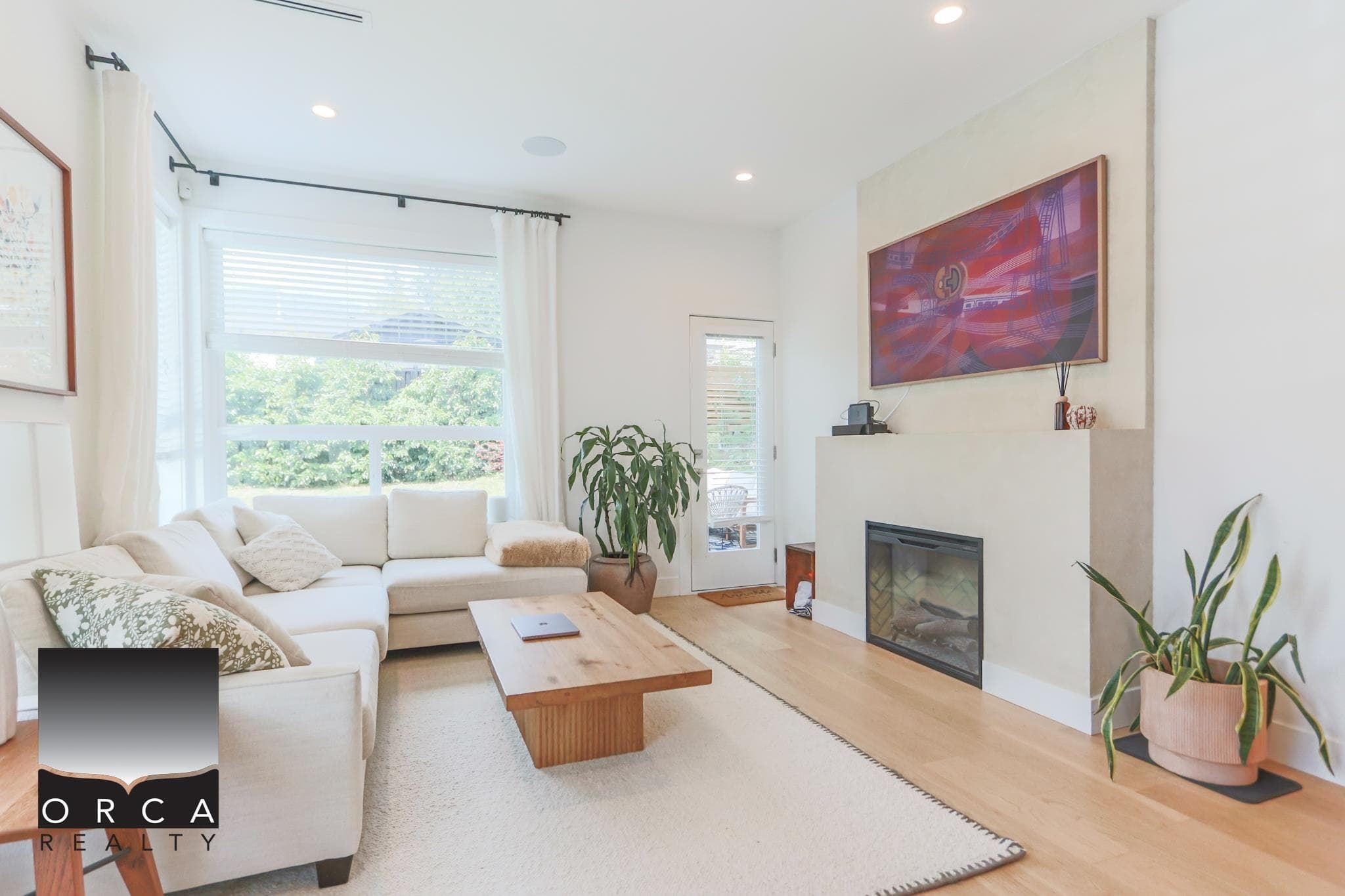 116 W Windsor Road, North Vancouver, V7N 2M8 — photo 2