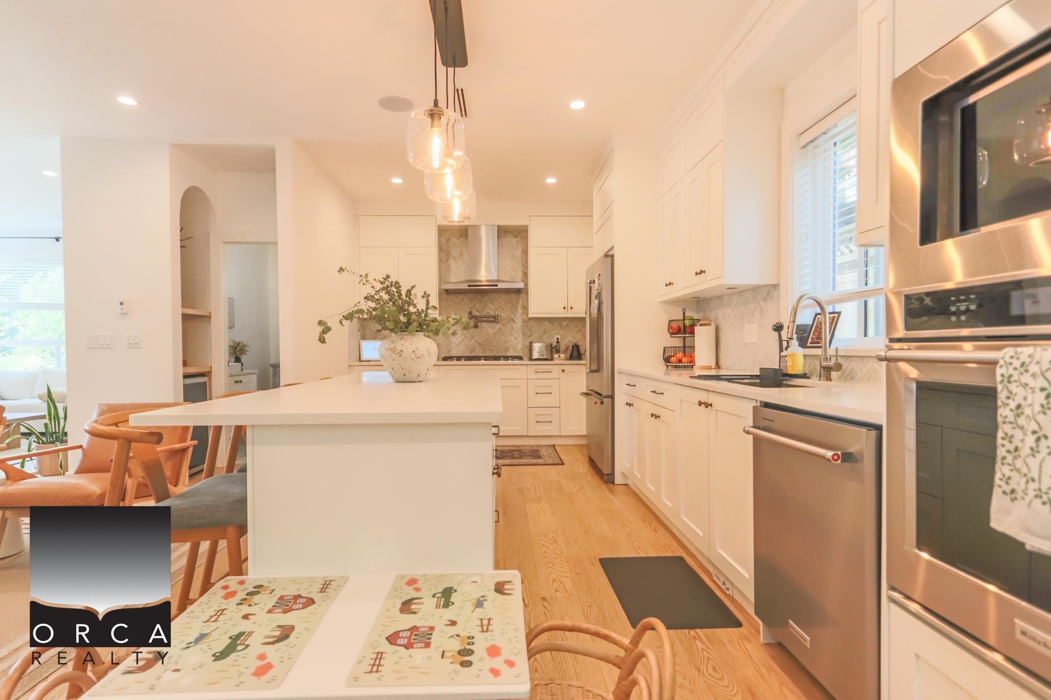 116 W Windsor Road, North Vancouver, V7N 2M8 — photo 5