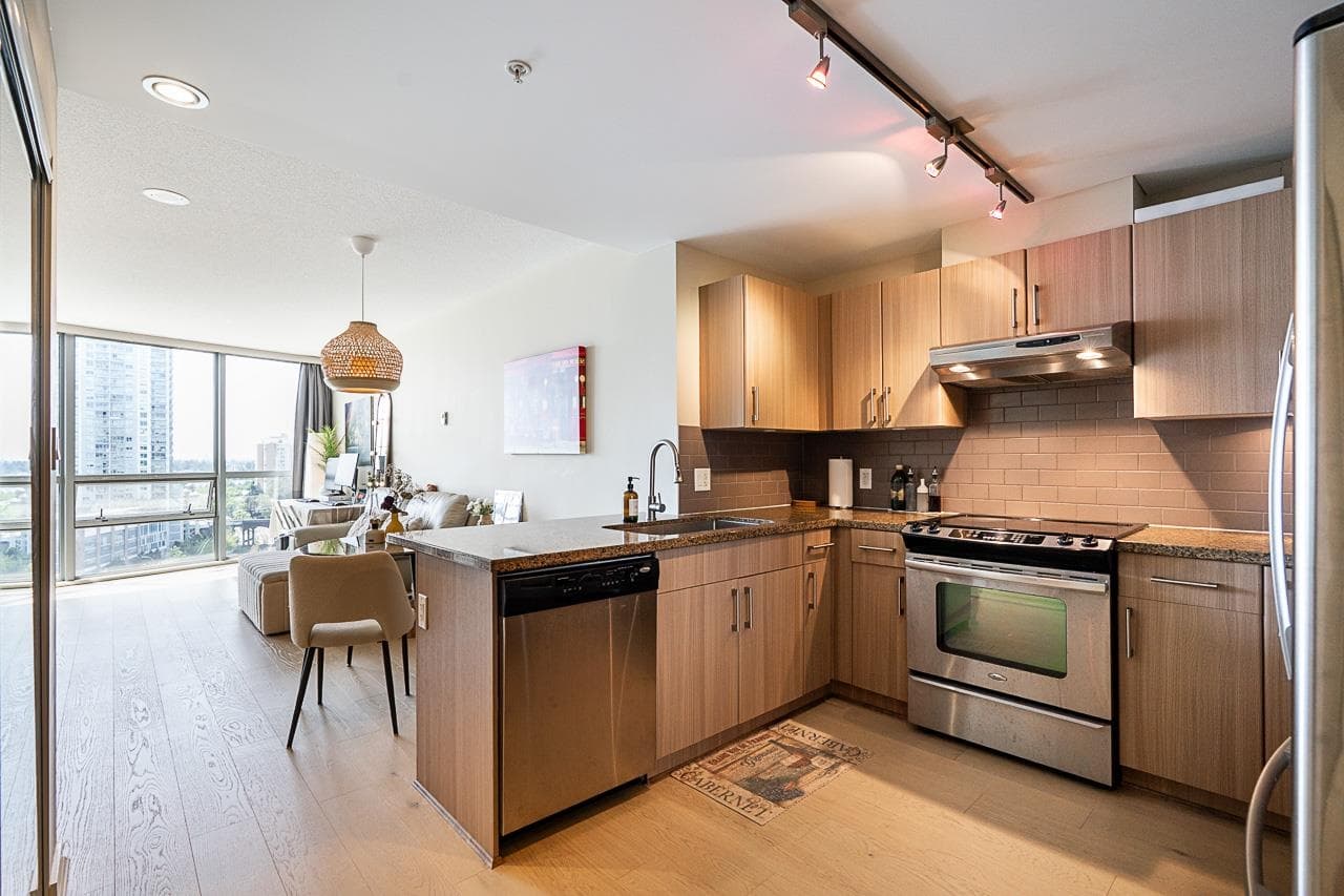 1410 - 14 Begbie Street, New Westminster, V3M 0C4 — photo 2
