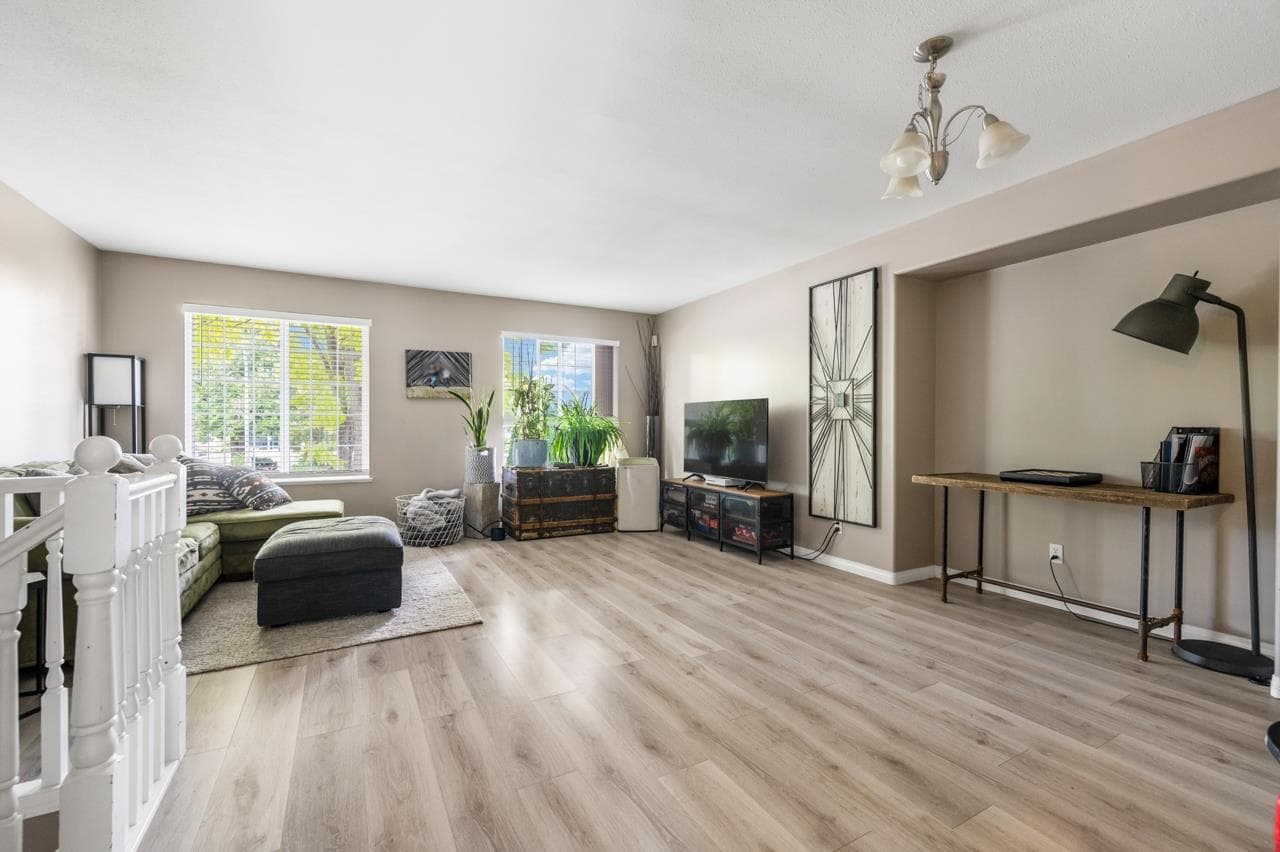35026 Exbury Avenue, Abbotsford, V2S 6X6 — photo 1
