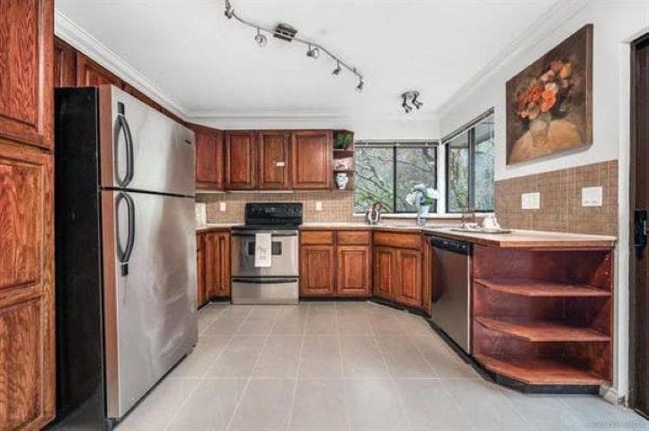 2628 Mclaughlin Court, Coquitlam, V3B 6K4 — photo 4