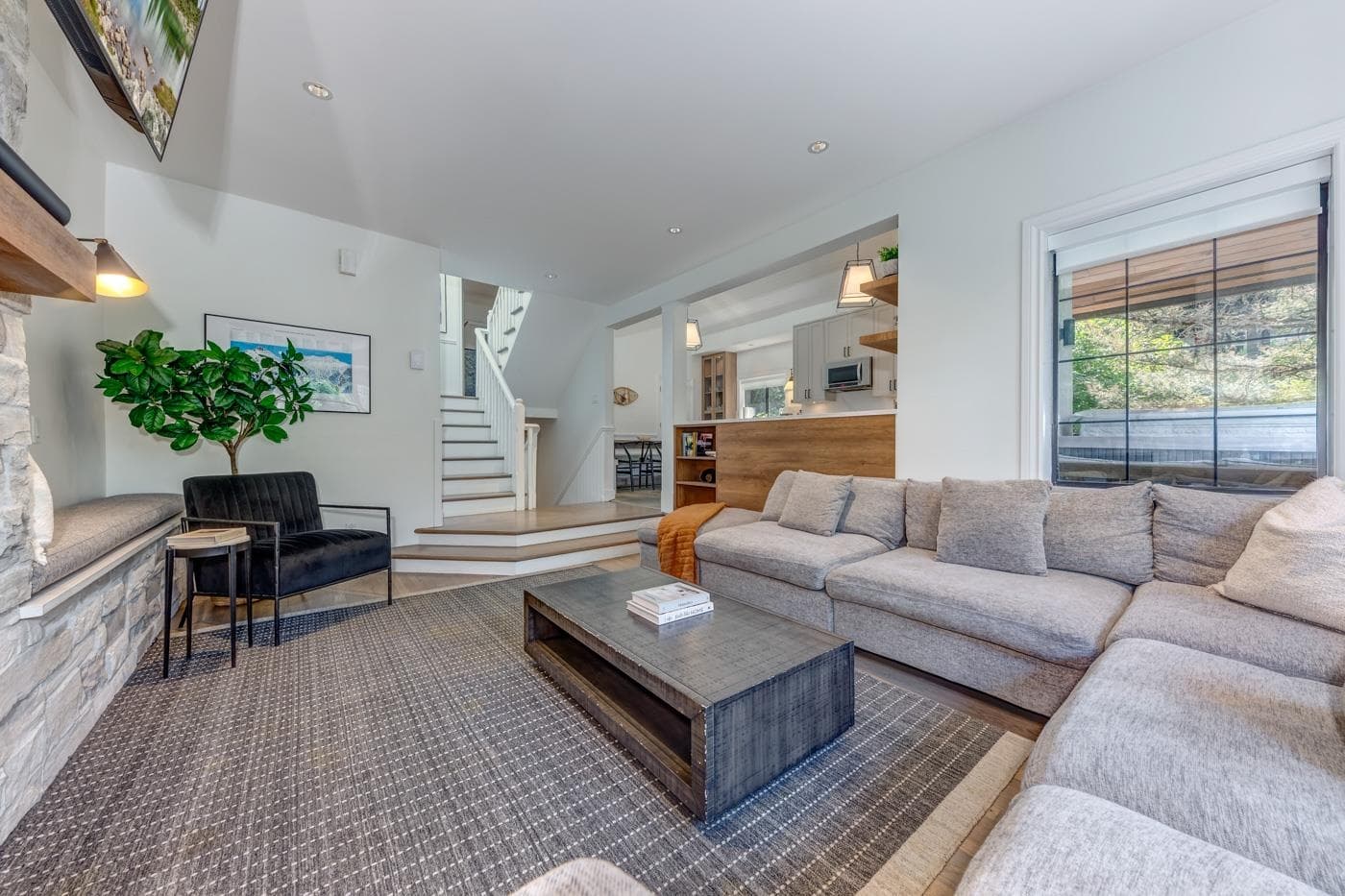 2212 Gondola Way, Whistler
