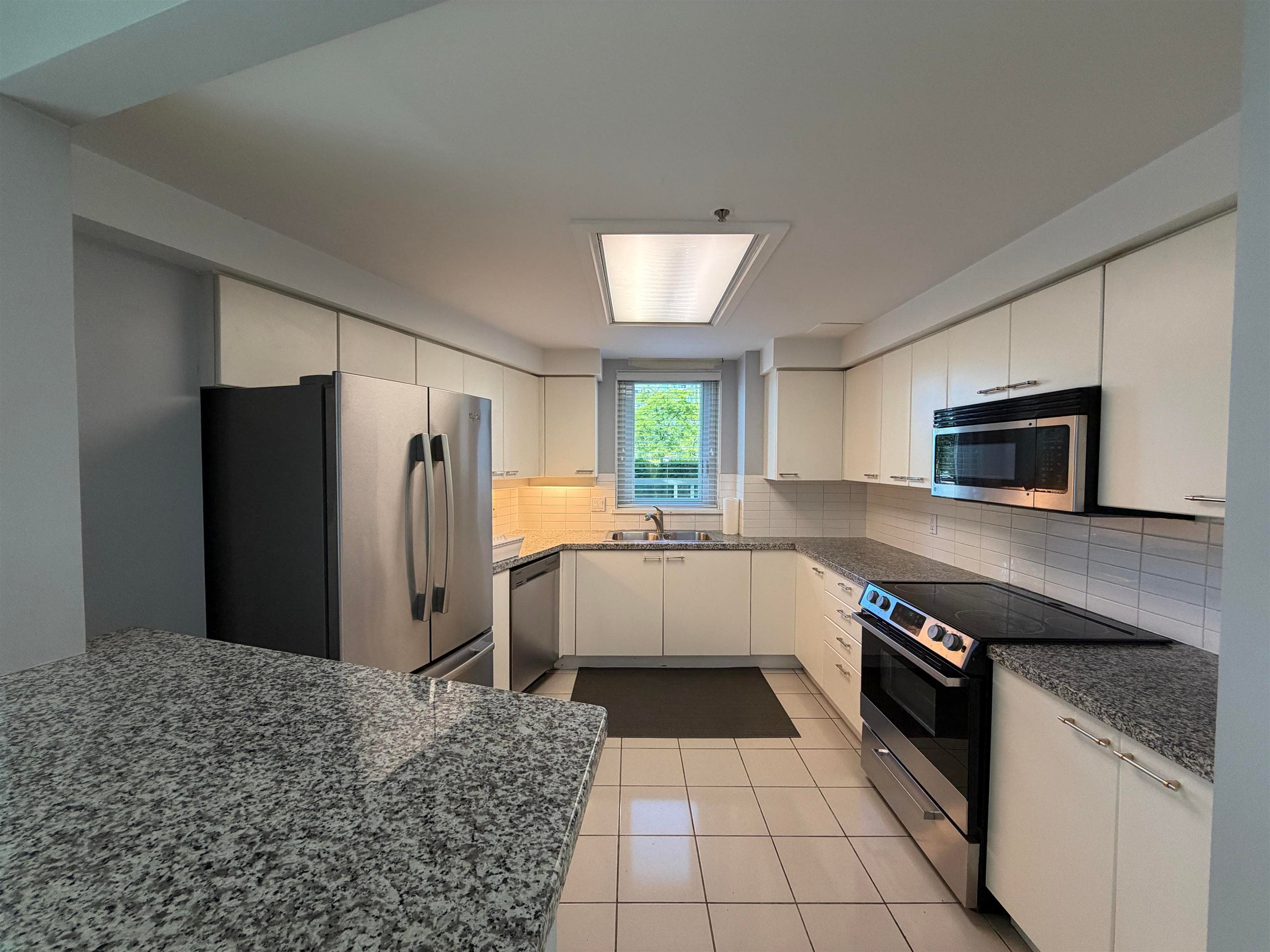 105 - 388 Drake Street, Vancouver, V6B 6A8 — photo 1
