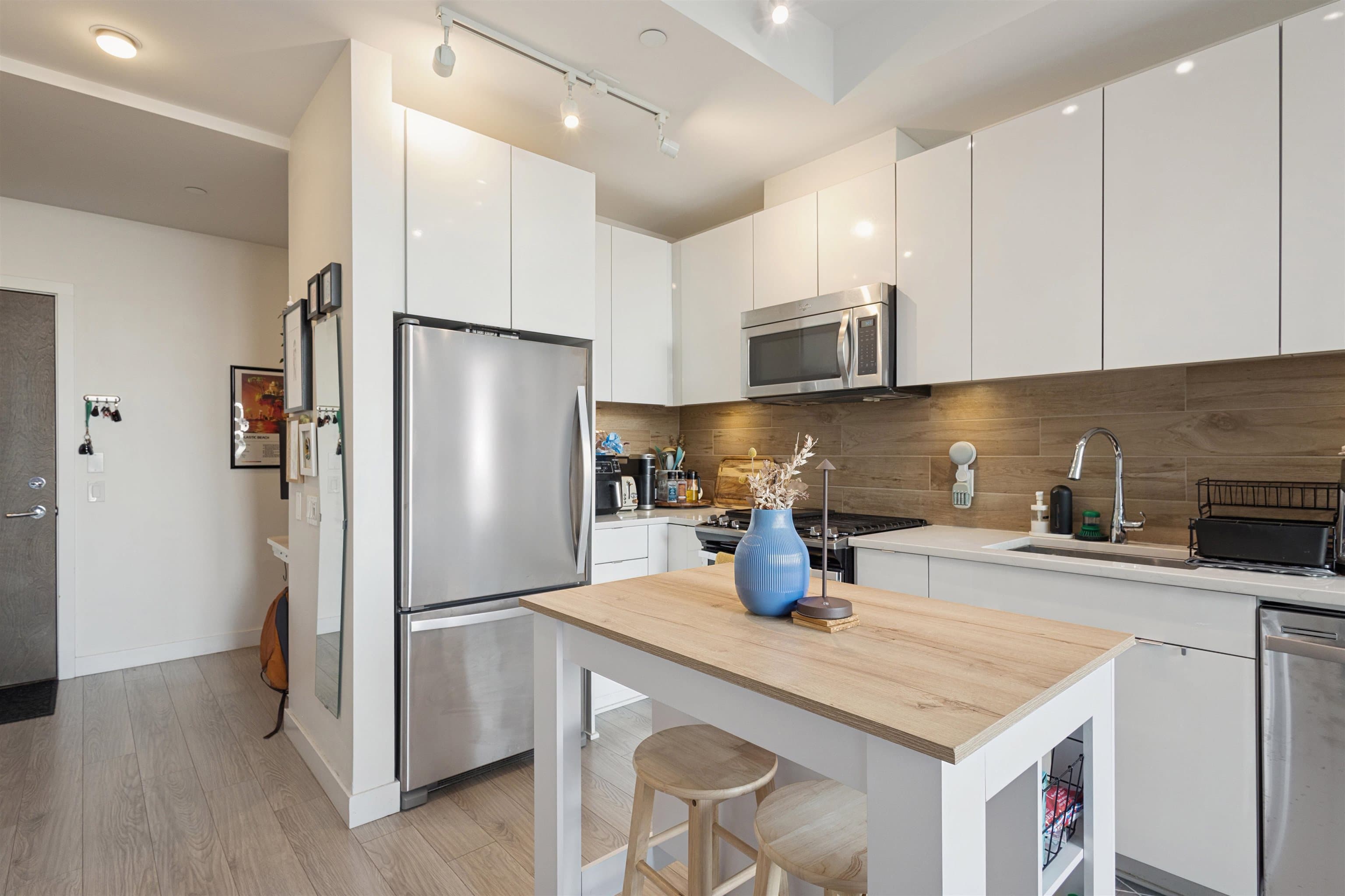 208 - 200 Nelson's Crescent, New Westminster, V3L 0H4 — photo 2