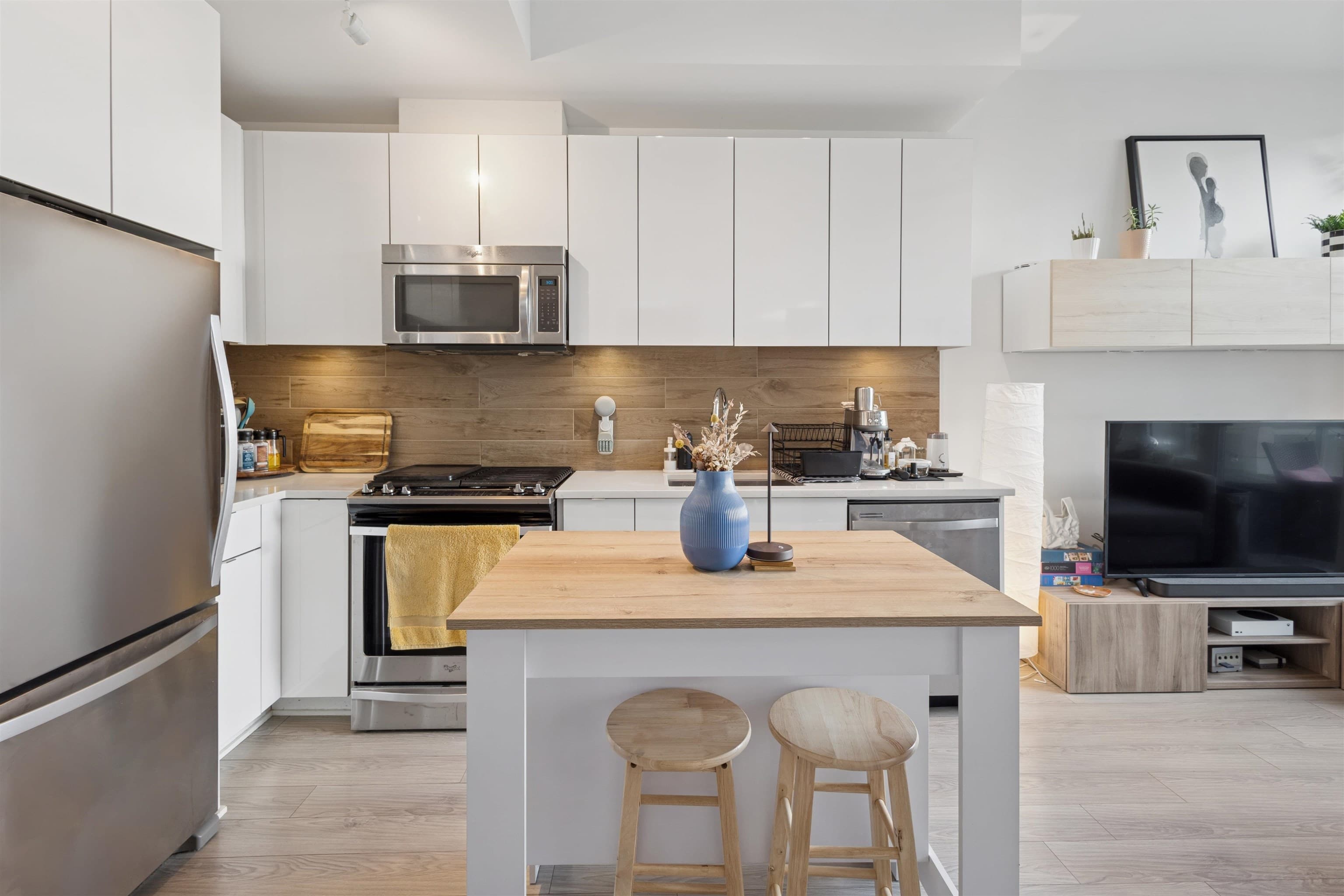208 - 200 Nelson's Crescent, New Westminster, V3L 0H4 — photo 3