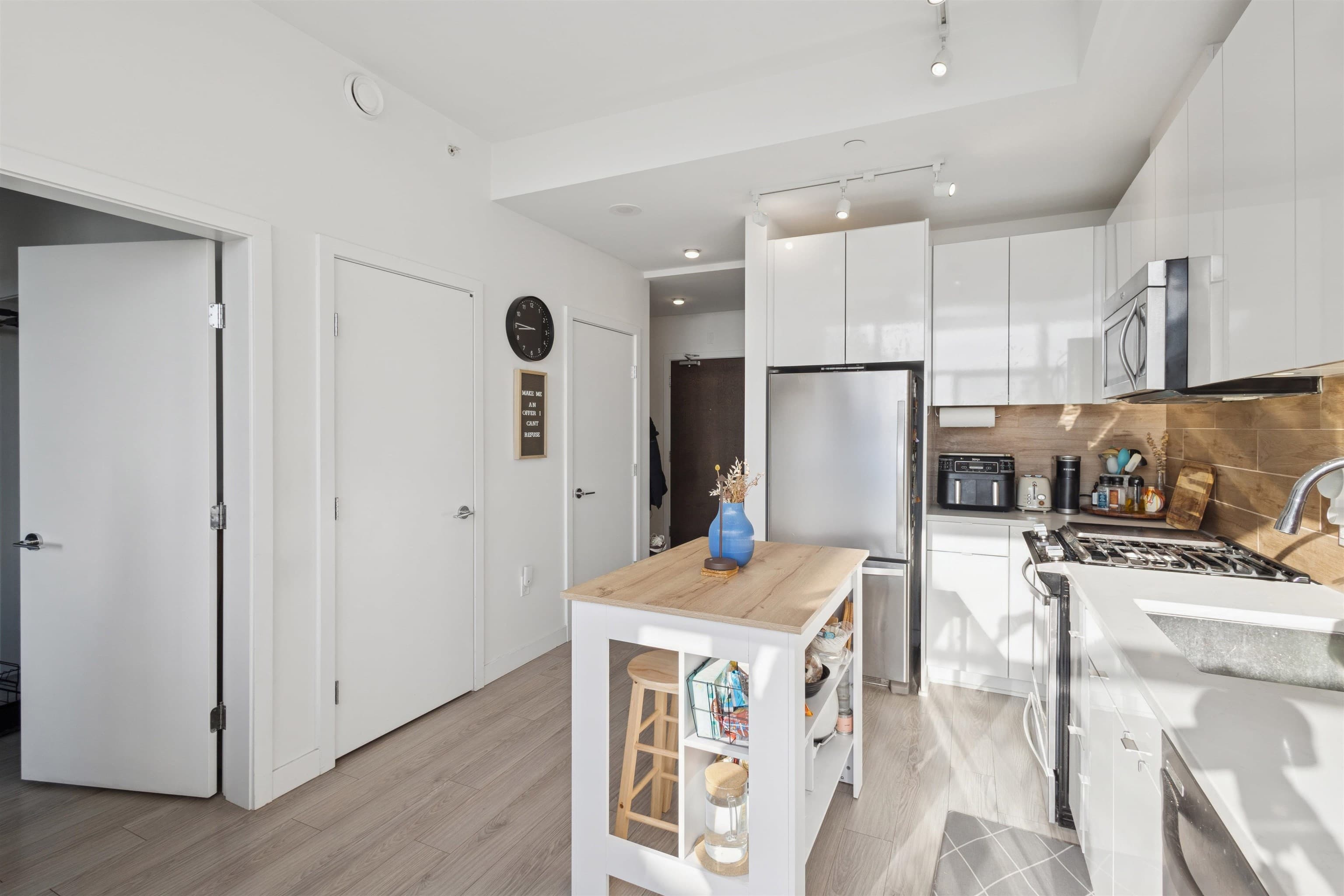 208 - 200 Nelson's Crescent, New Westminster, V3L 0H4 — photo 4