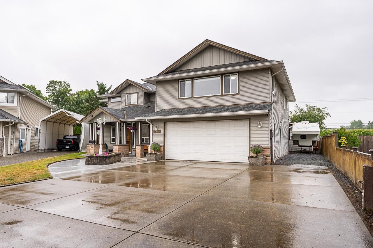 27144 25a Avenue, Langley, V4W 3N4 — photo 1