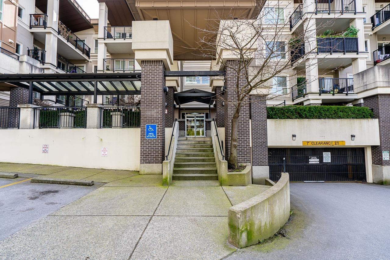410 - 9655 King George Boulevard, Surrey, V3T 0C7 — photo 5